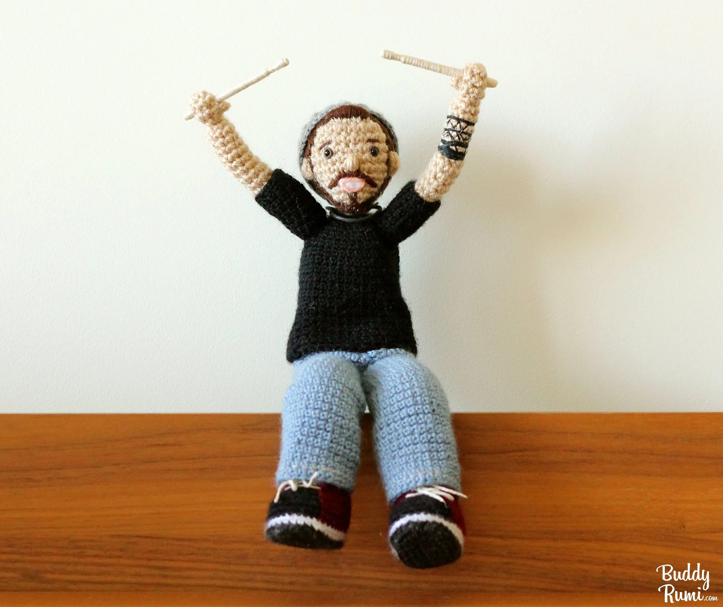 Mini amigurumi drummer