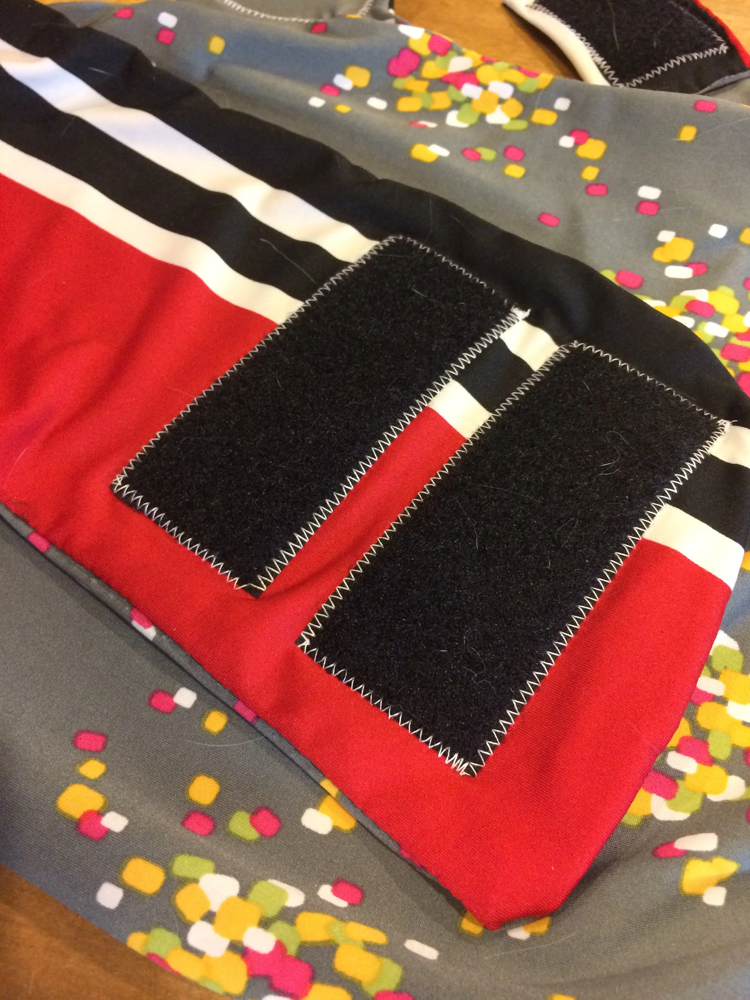 Closeup showing what I did for the velcro closure. I just used a zig zag stitch all around. The Yemen shirt is lined with the gray confetti fabric on the interior. 