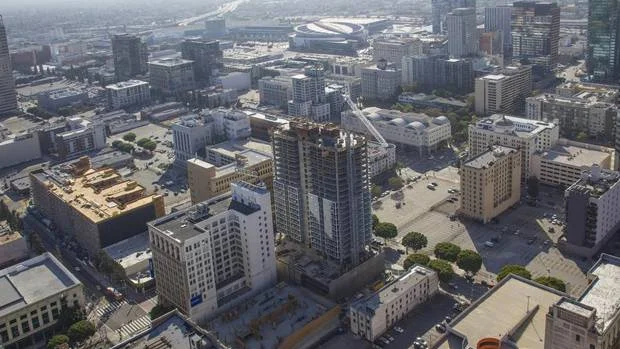 Olive Street project On the parking lot next to the Coast Savings Building, Onni is building a 32-storey tower and podium project and has proposed two more. “We are catering to young workers downtown who don’t want to commute like their parents did and who are attracted to the great restaurants and nightlife,” says Chris Evans, executive vice-president of Onni.