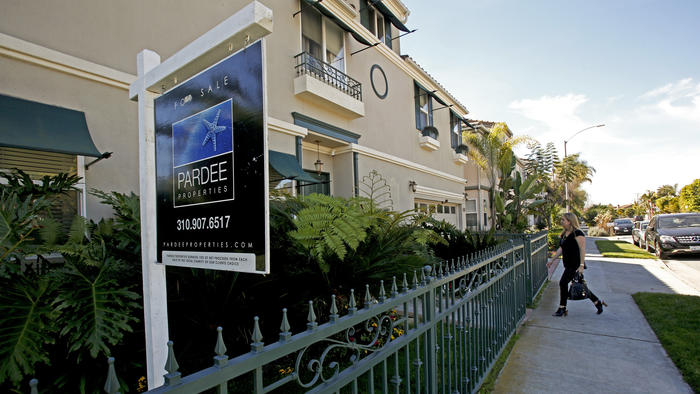 Home purchases by foreign buyers and new immigrants increased by more than one-third last year, according to a a study released Tuesday. (Anne Cusack / Los Angeles Times)