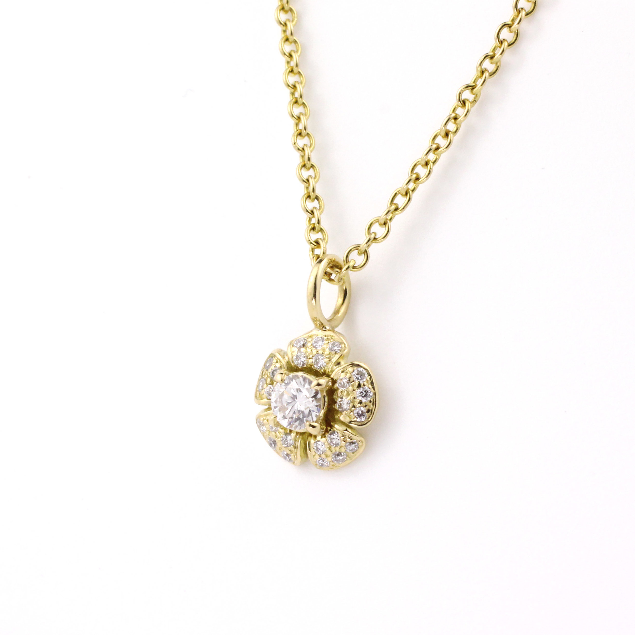 Mountz Collection Diamond Flower Pendant Necklace in 14K Yellow Gold –  Mountz Jewelers