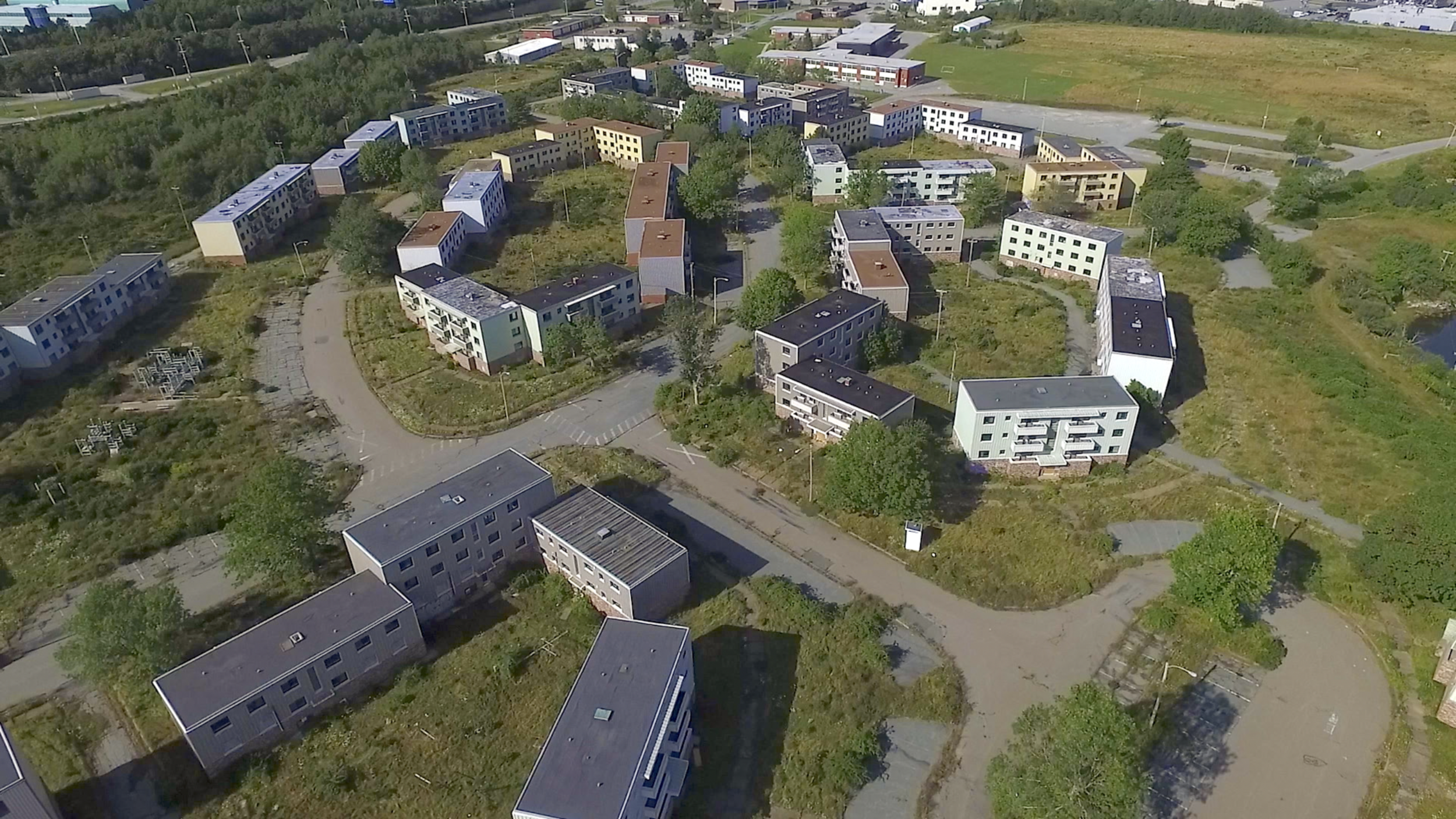 A higher view of the community with Shannon Park school in the top of the image (still in operation)