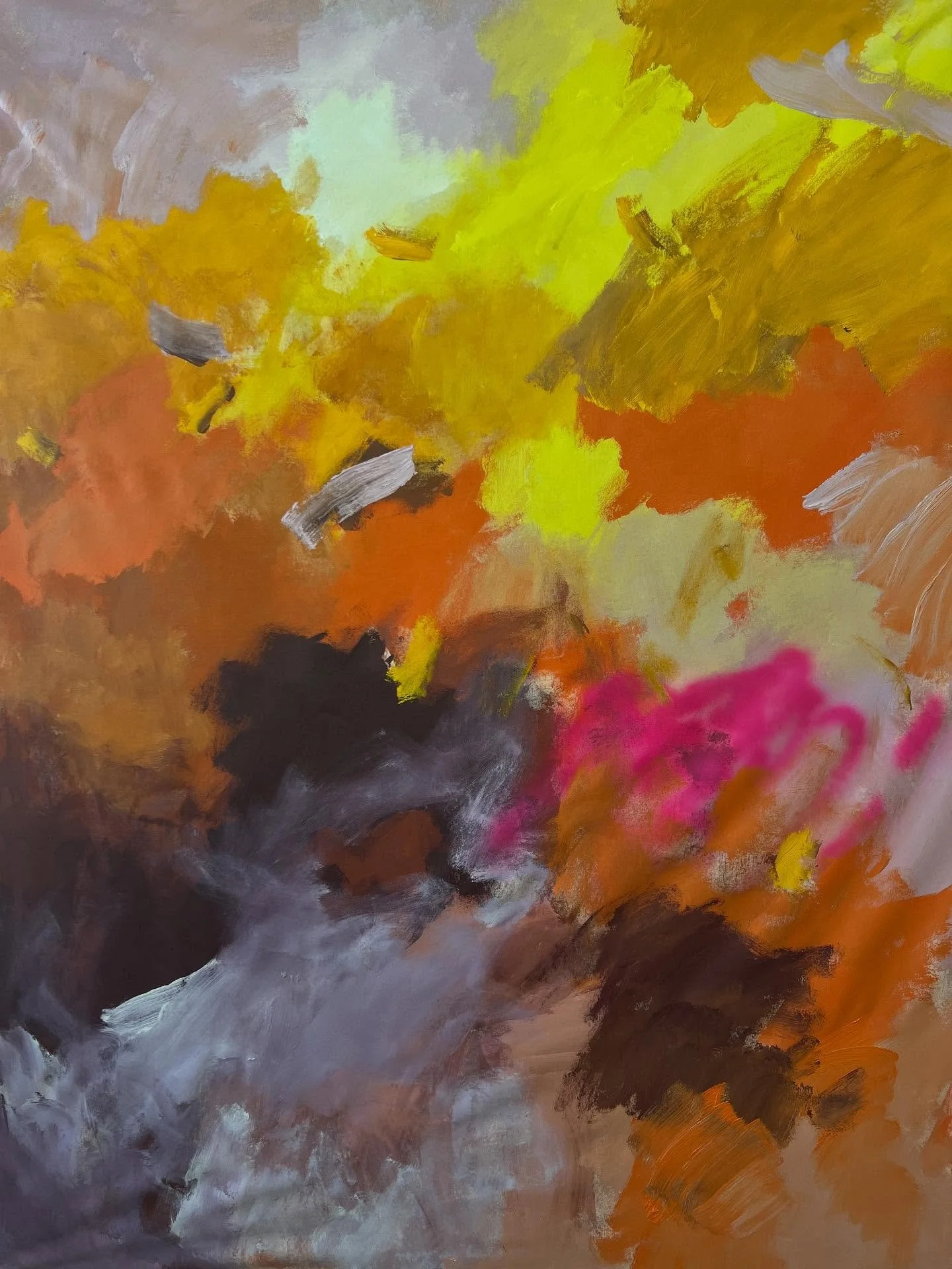 happy friday 🧡 feeling very green but painting completely opposite colours&hellip; go figure