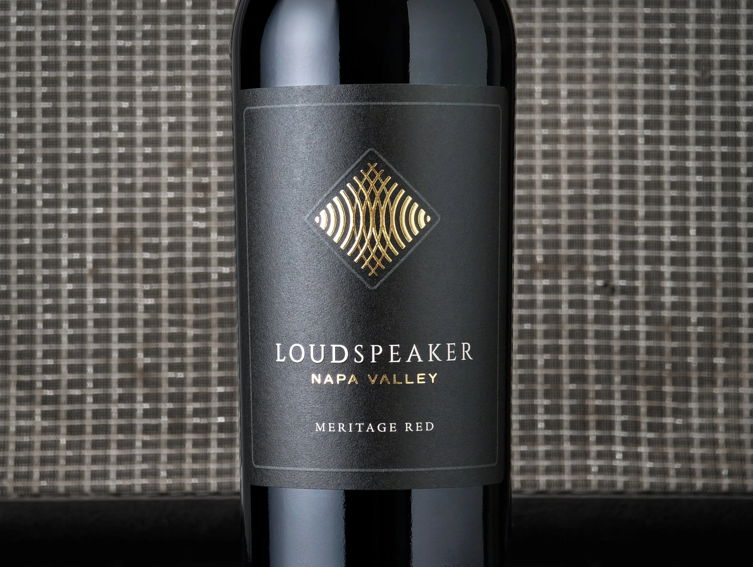 Loudspeaker Hero 02-dark.jpg