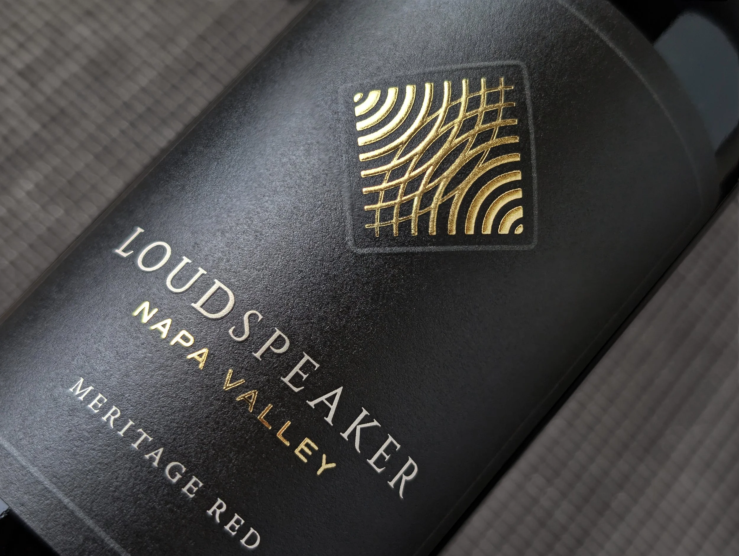 Loudspeaker Hero 01-dark.jpg