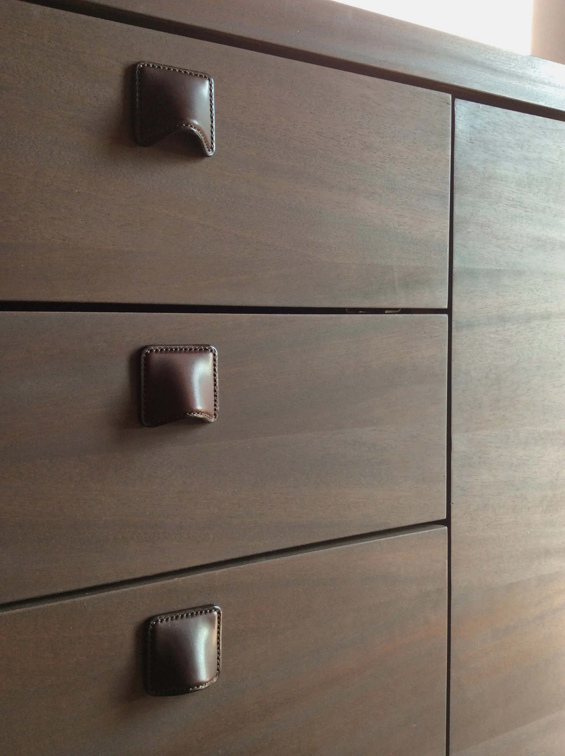 ! broad_leather_pulls.JPG
