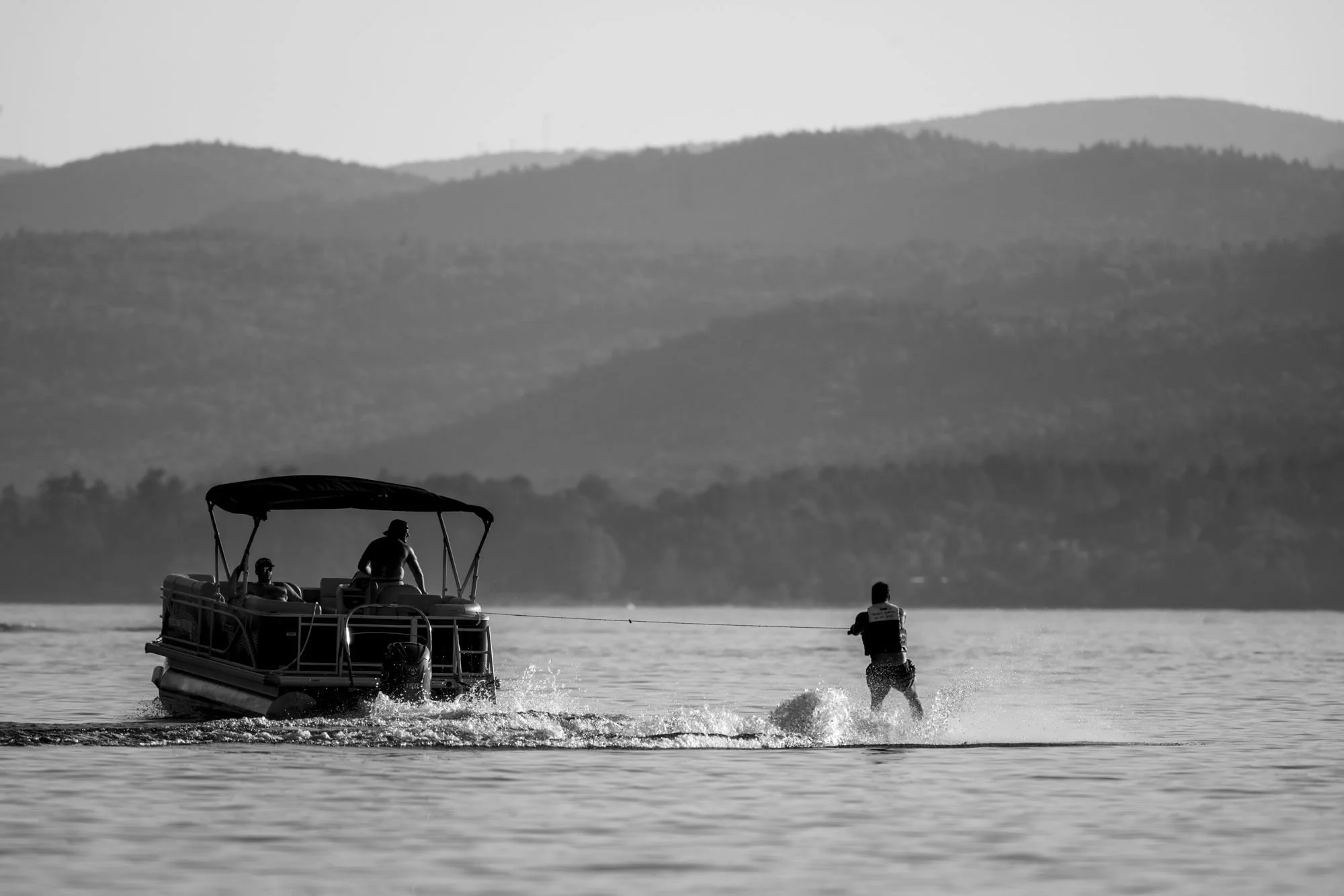 20240914_water skier_DYE1387eBnW_4SqSpc.jpg