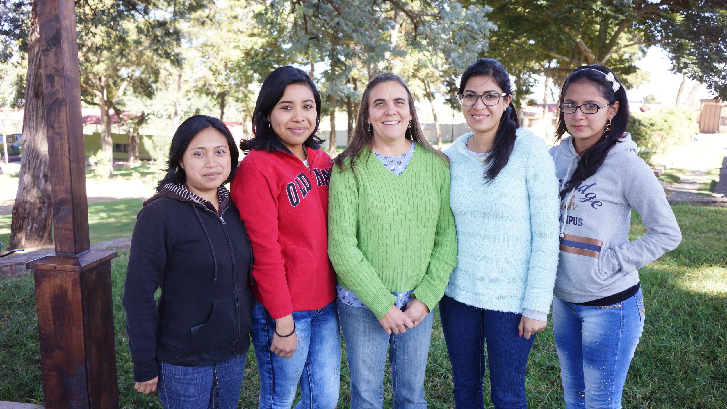 Janet, Elizabeth, Lisa, Isabel, and Lesly