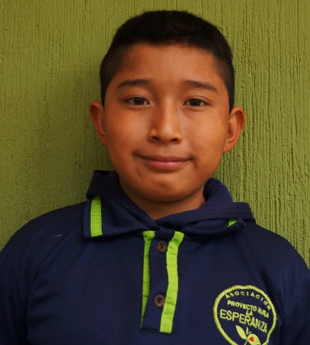 Emerson Ucelo: Es un niño que le encanta reír y pasarla bien con sus amigos. Él quiere ser un policía.