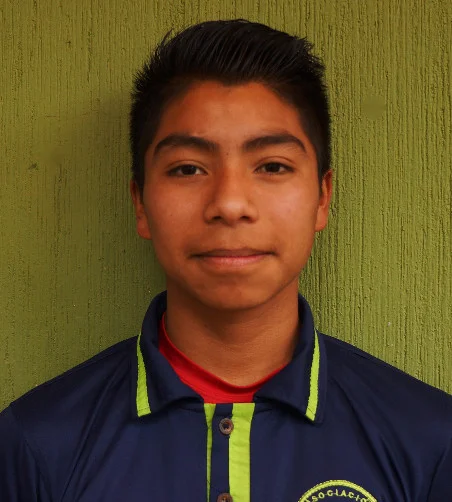 Mario Ramos: Es un joven caballeroso, respetuoso, le encanta leer y sobre todo le encanta el futbol, cuando sea grande quiere llegar a hacer un futbolista profesional.