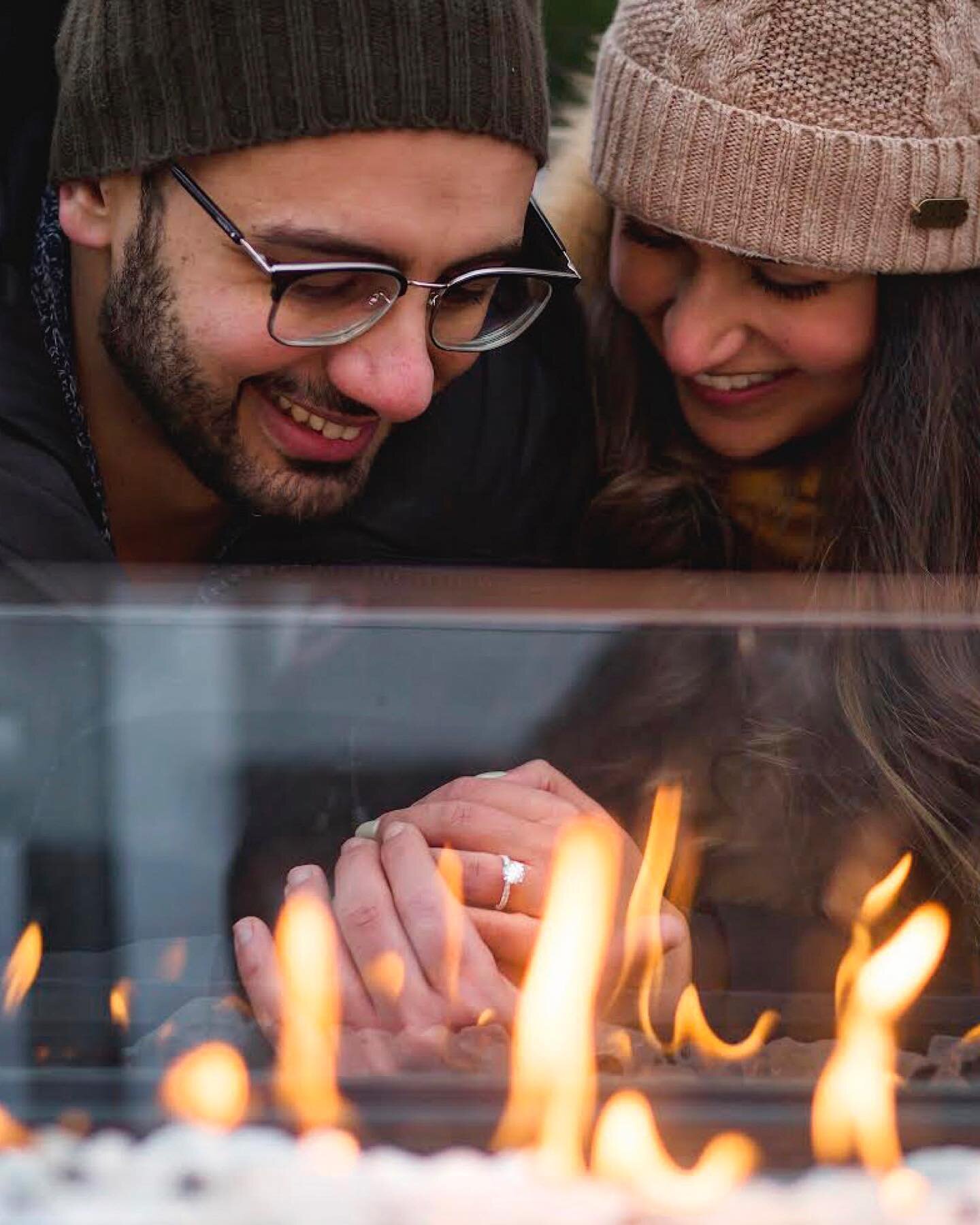 With only a few weeks left to winter, we&rsquo;re going to slide Sam + Martina&rsquo;s surprise winter proposal into the feed and think of nothing but sunshine, tulips and longer days from this point forward. 

#proposal #aaronandtaraphotography #nia