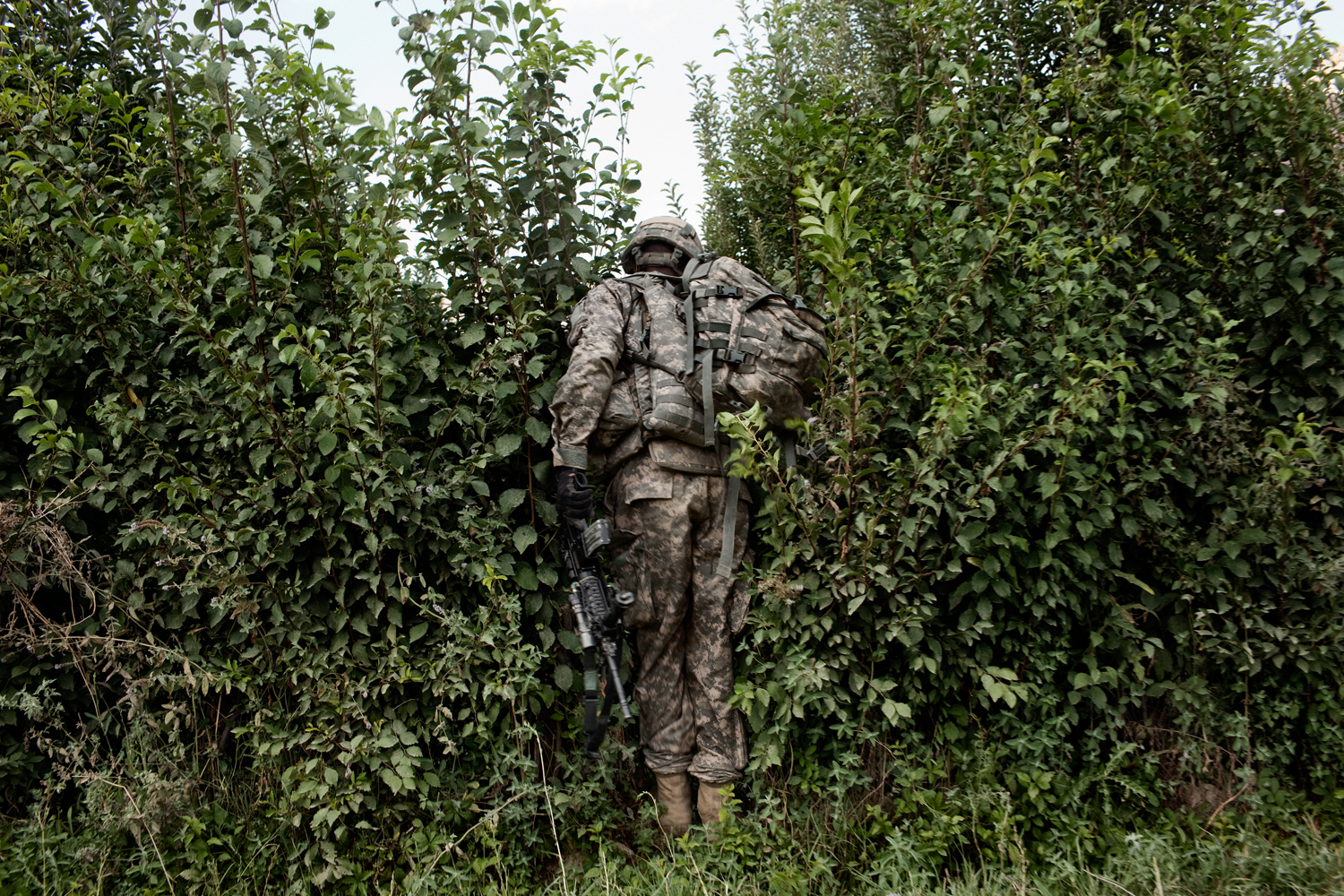  U.S. Army soldiers patrol in the Tangi Valley, Wardak Province, Afghanistan.    