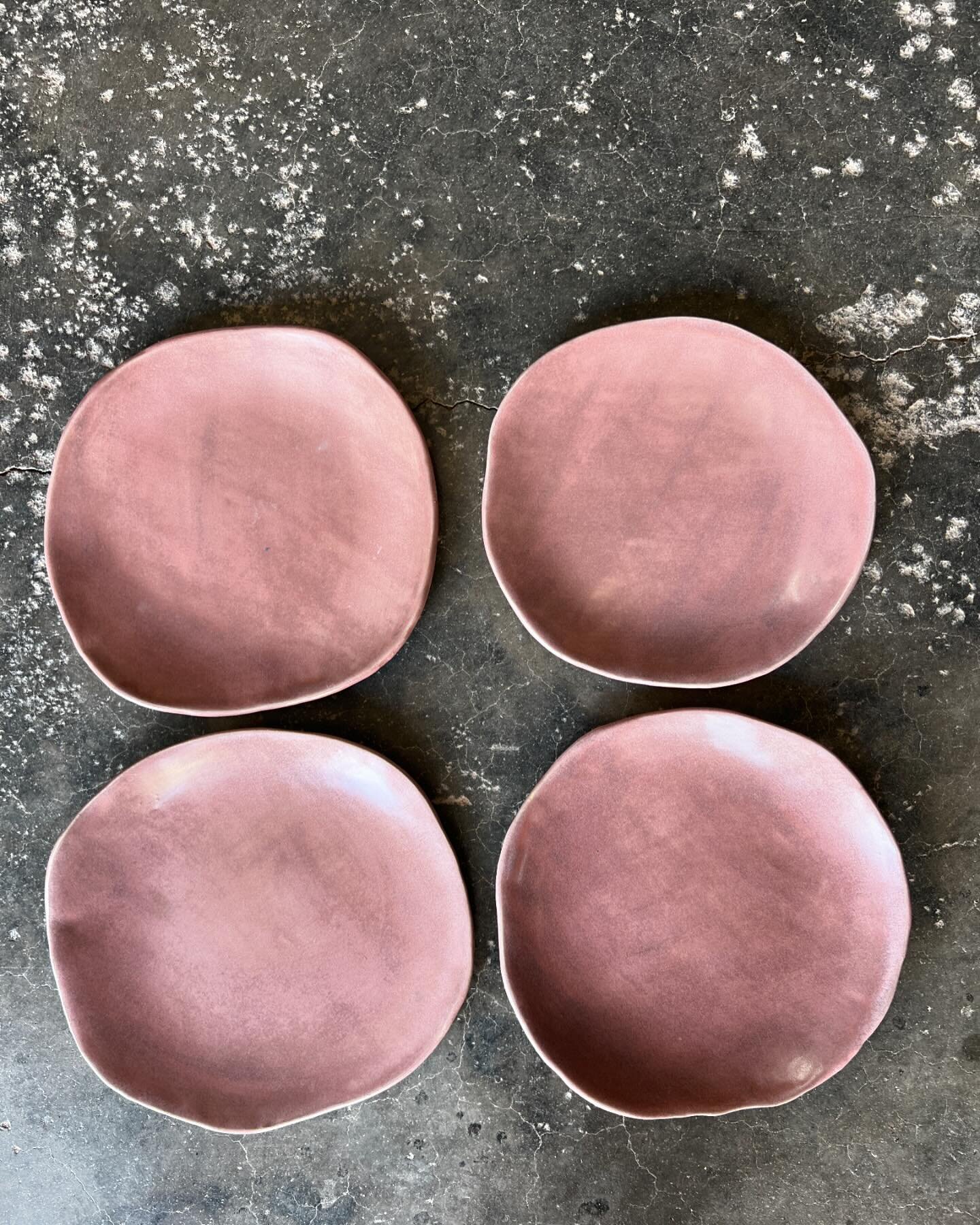 Pretty in pink!  Let me hear what you think! 👇🏼
.
.
.
.
.
This is a seasonal glaze to celebrate spring !! @monkeygirlartwork is taking her ser to Columbia, South Carolina !  She is an amazing artist!  Please follow her Instagram! Thank you amiga 🫶