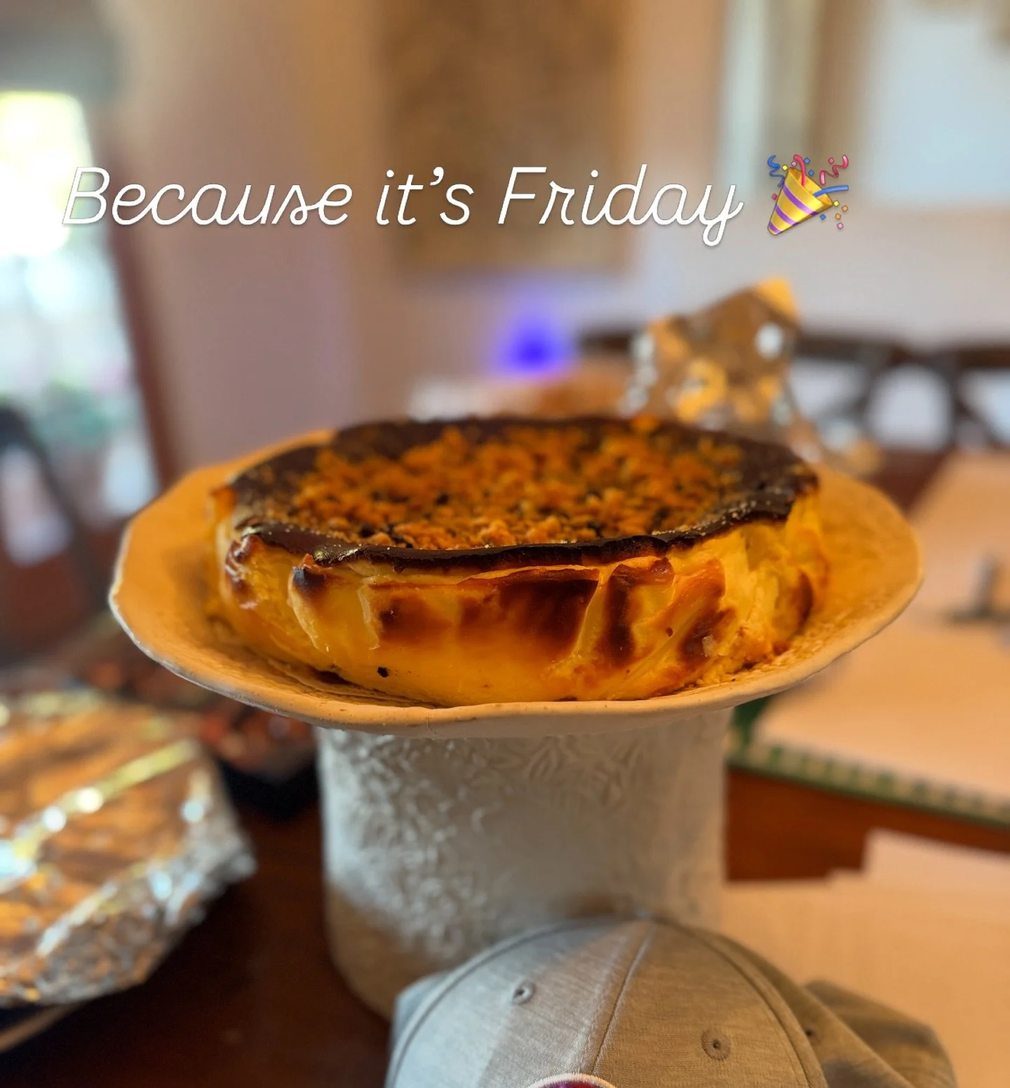 This amazing cheese cake was made by my friend @roz40love !  Doesn&rsquo;t it look fabulous on the cake stand ?  Give her some hearts people!  And happy Friday!  I love you ❤️ #cheesecake #cakestand #fridayvibes #ceramicstudio #goddessvibes