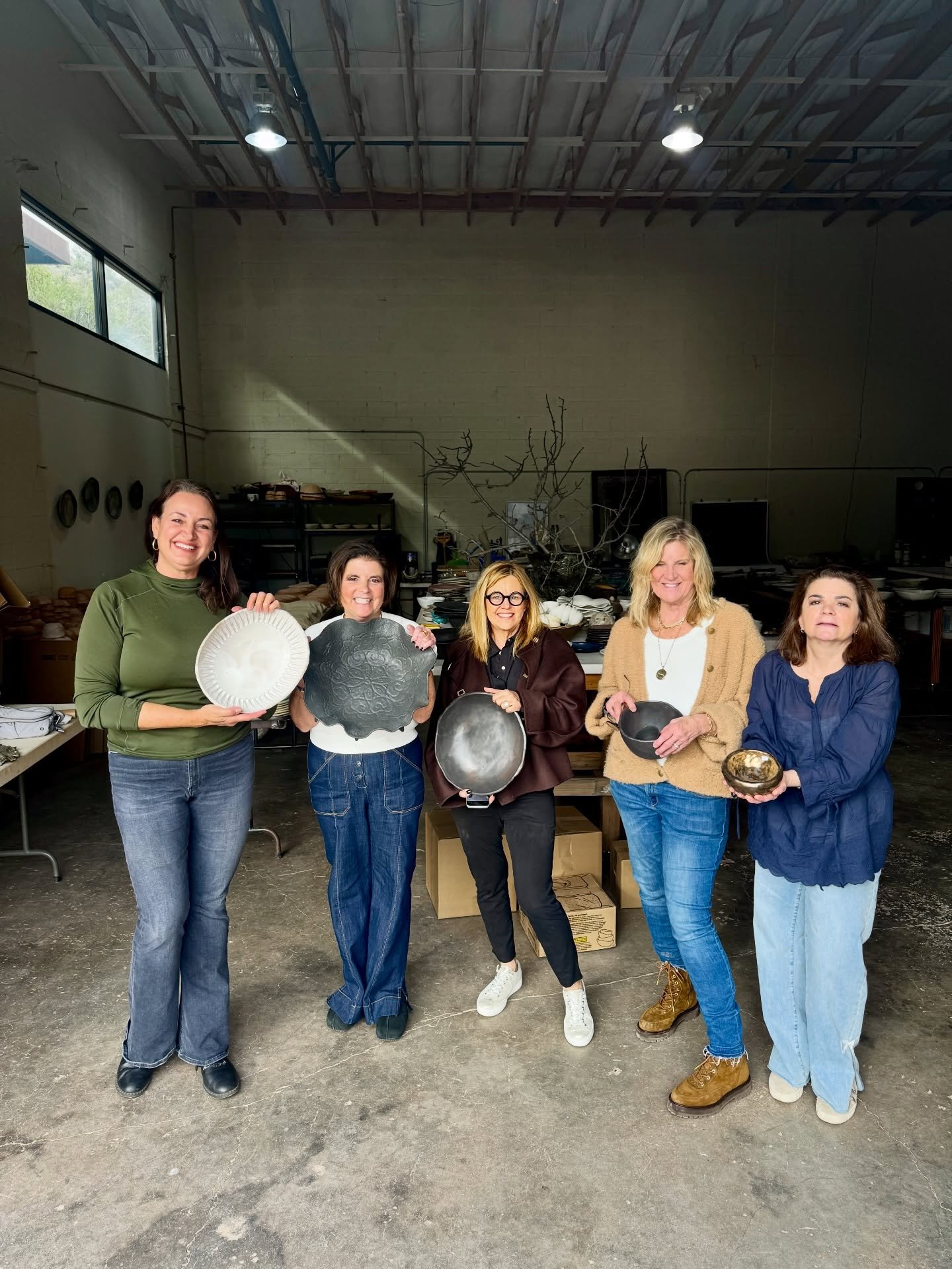 So grateful for meeting these lovely ladies and amazing humans this week!  Some are local,  some are snow birds and some are from  #chicago ##Brooklyn NY.  Thank you @joanne_schlesinger7 for bringing your friends ! I&rsquo;m grateful some of my piece