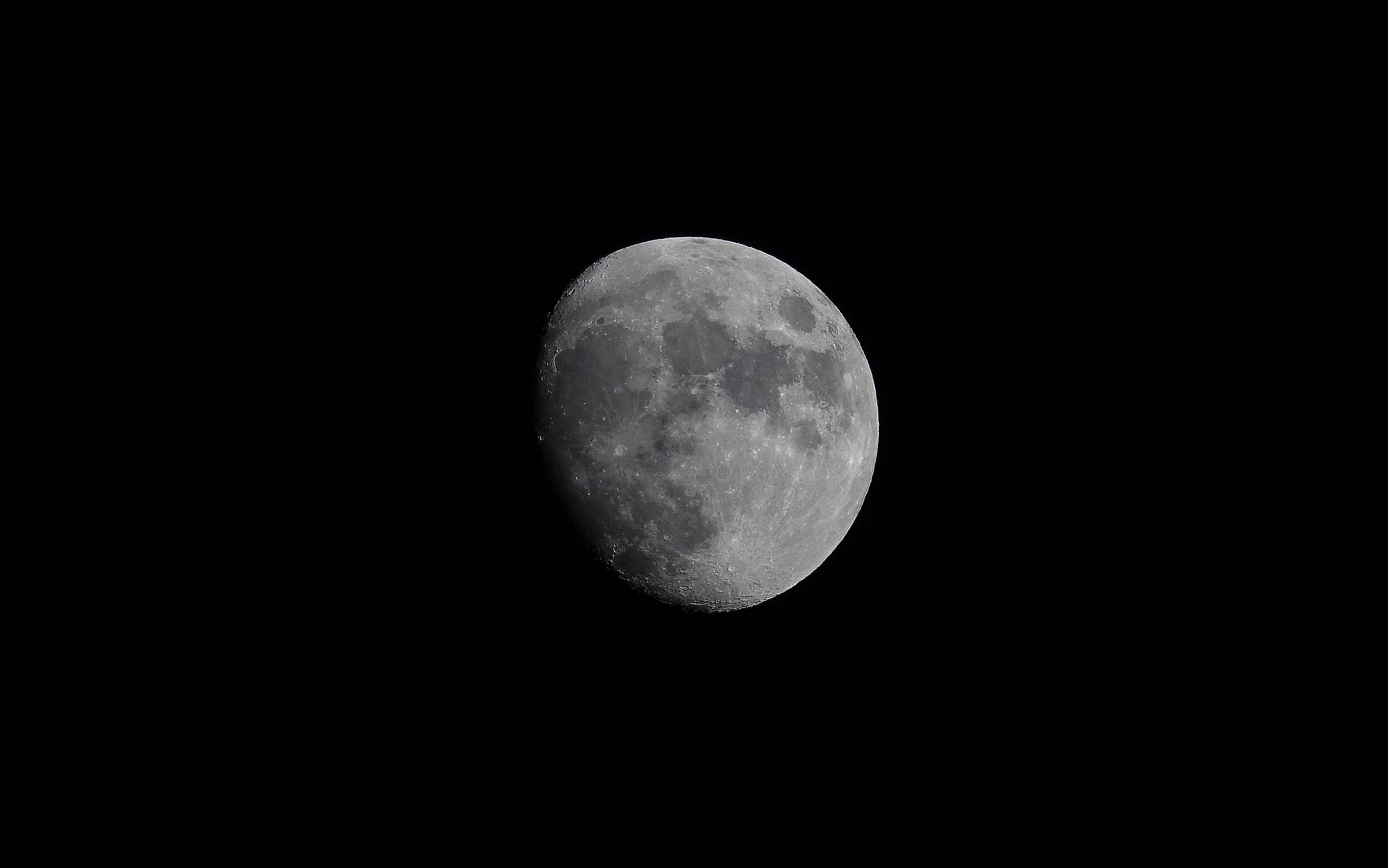 74-percent-illumination-moonrise.jpg