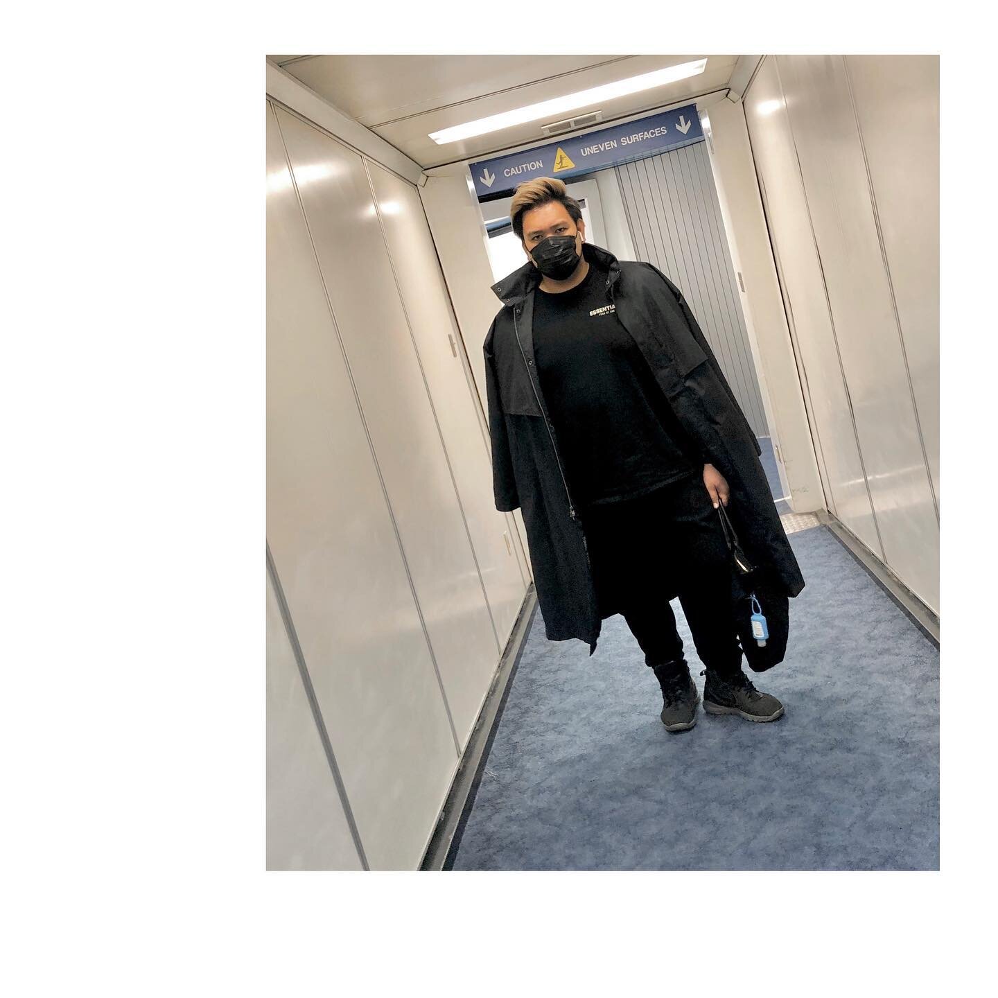 N I N J A
🎵 We all got shit... Live and let live, or just stay the fuck home 🎵

Would be traveling somewhere internationally around this time. But you know #covidhappened 
- -
- -
#travel #airplane #airport #wanderlust #pose #optoutside #goexplore 