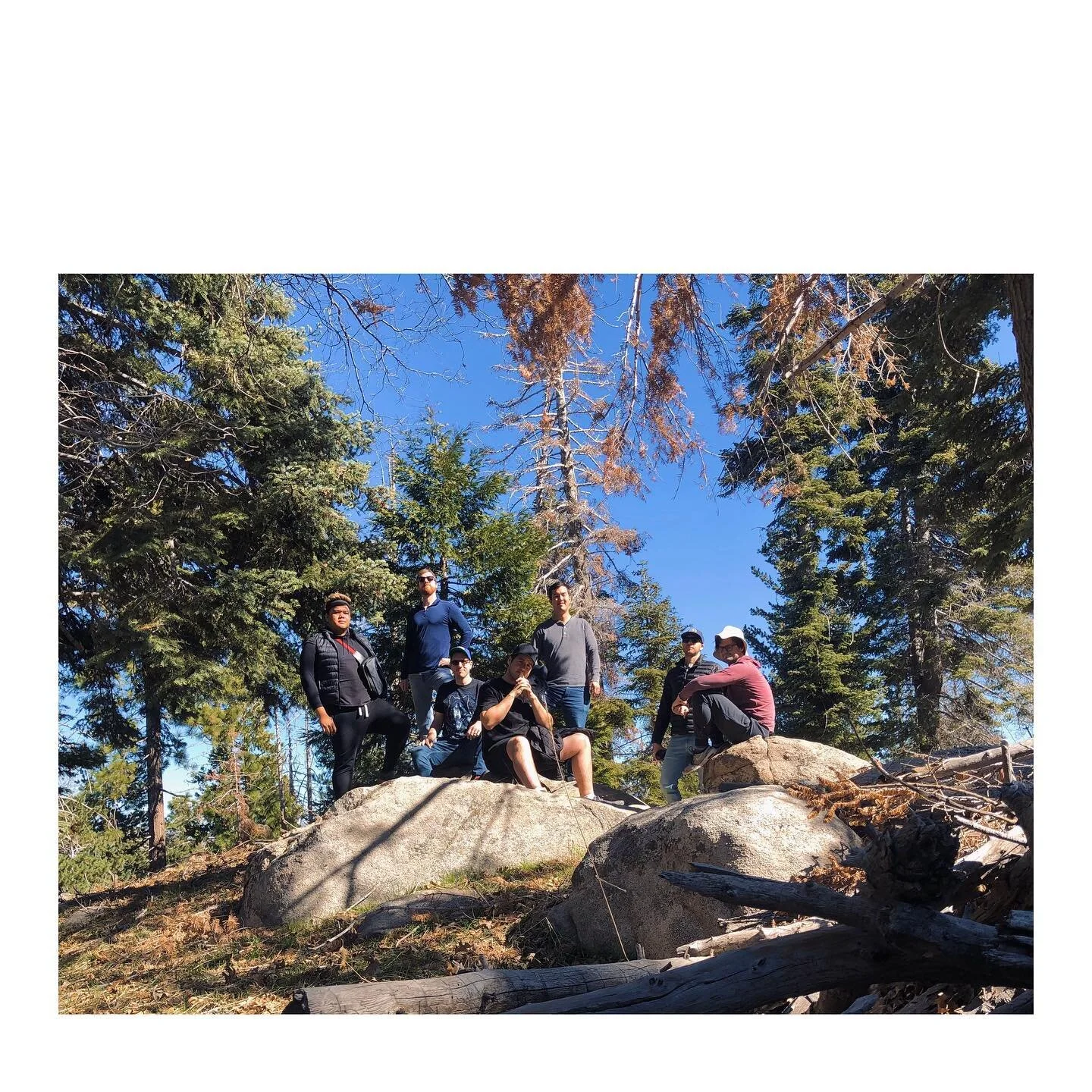 B R O T H E R H O O D
🎵No one understands me like they do🎵
- -
- -
#bachelor #stagparty #lakearrowhead #bachelorparty #nature #trees #sky #mountain #trail #hike #bros #friends #pals #workout #fitness #asian #asianboy #instagood #photography #instap
