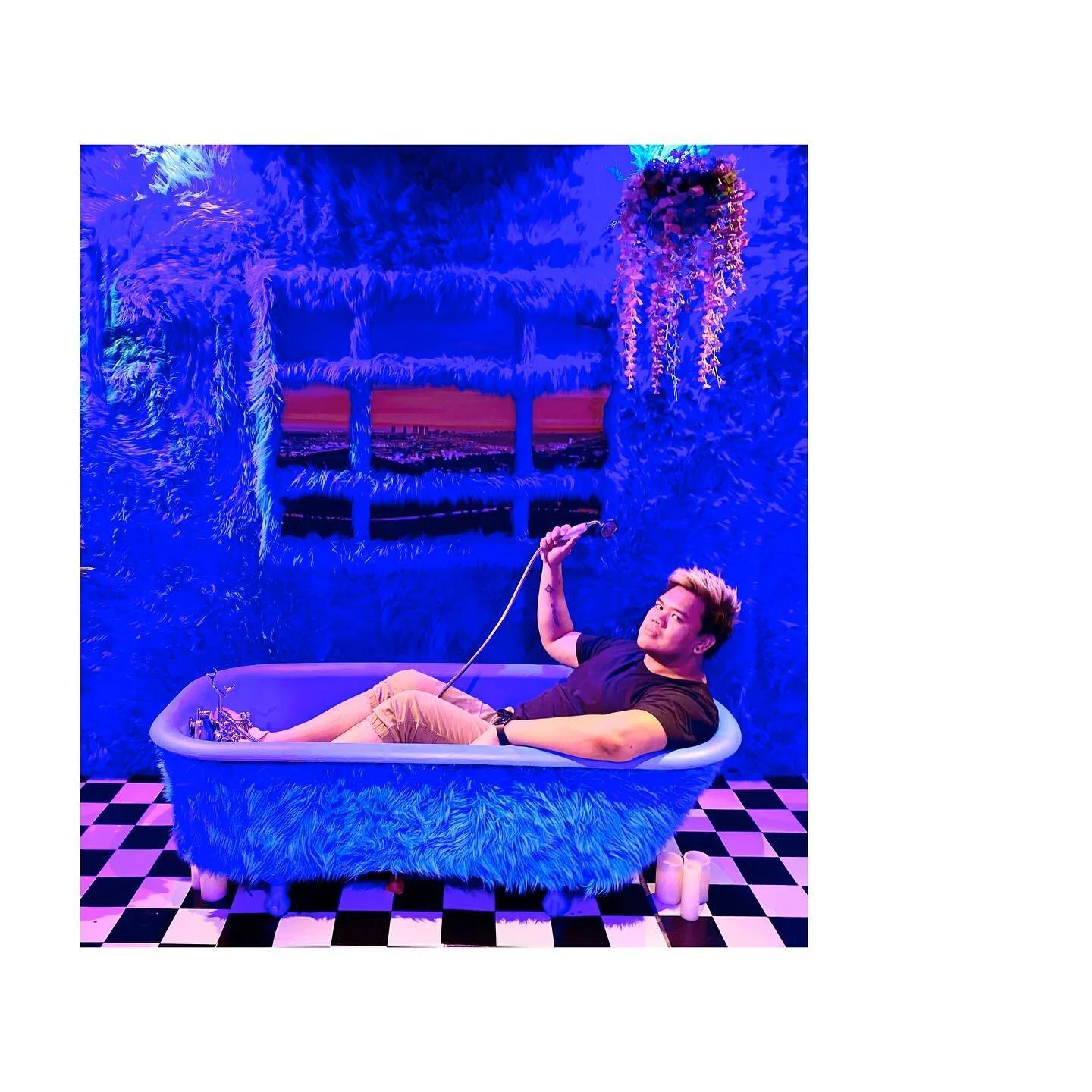 C L E A N S E
🎵I don&rsquo;t need dollar bills to have fun tonight🎵
- -
- -
#art #artinstallation #culture #flutterexperience #installation #installationart #photo #photography #instagood #pose #instaphoto #azn #asian #asianboy #gay #gayboy #gaysia