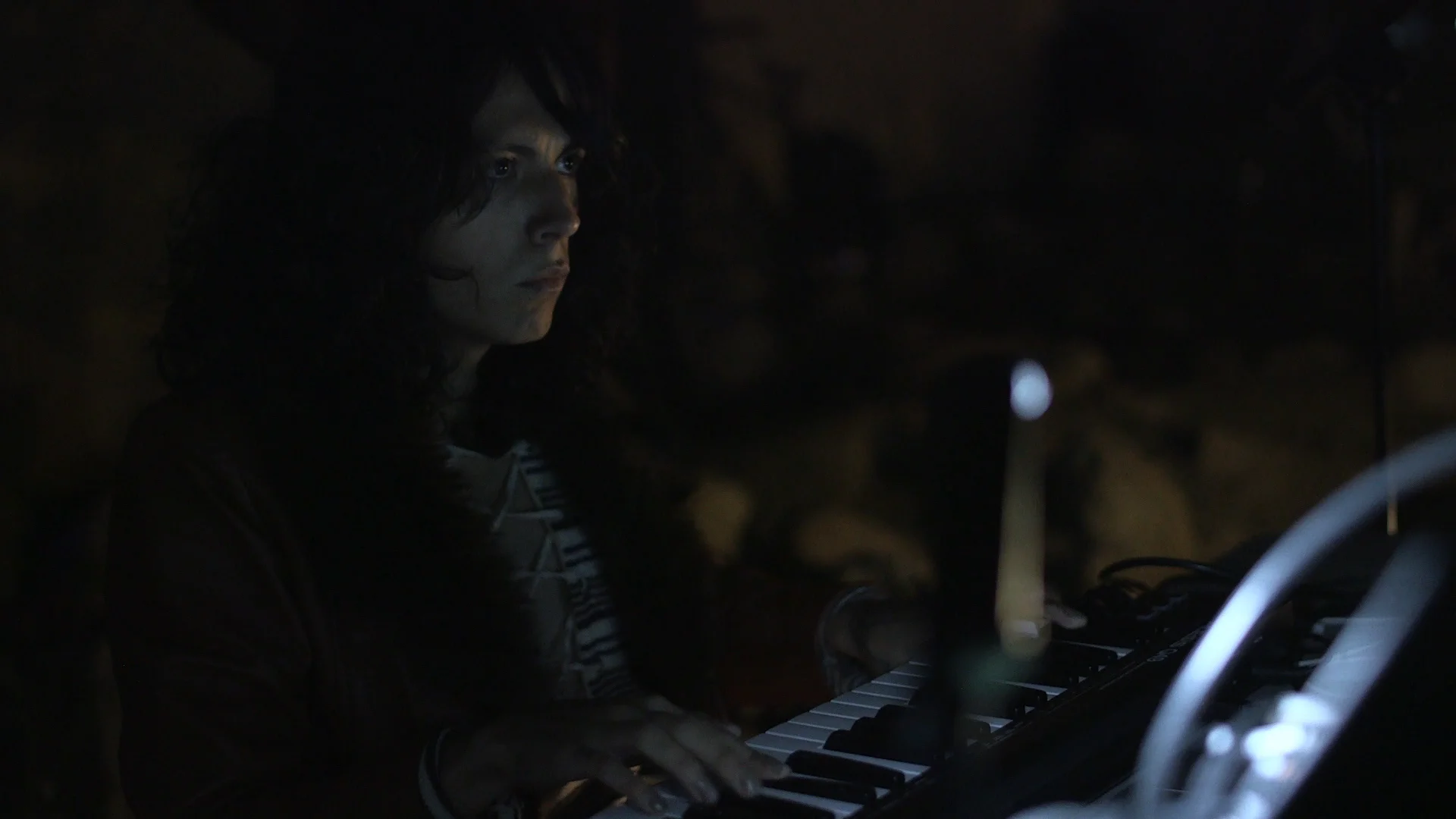 Elysia Crampton performing at H3O/OO3