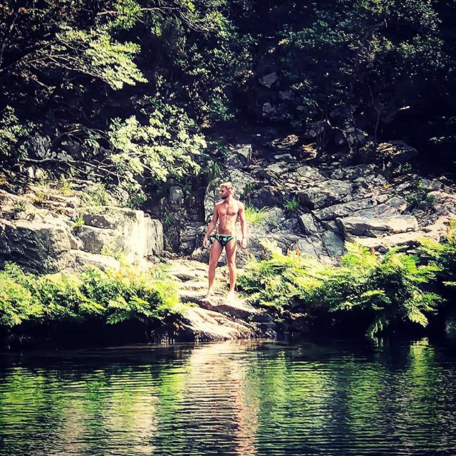 INTO THE JUNGLE.
The WONDERFUL @cedf23 flaunting his @holasbeachwear &ldquo;Samb&uacute; low cut brief&rdquo;.
Shop sale at holasbeachwear.com/shop
ENTRA EN LA JUNGLA.
EL MAGN&Iacute;FICO @cedf23 ostentando su #holasbeachwear &ldquo;Samb&uacute; low 