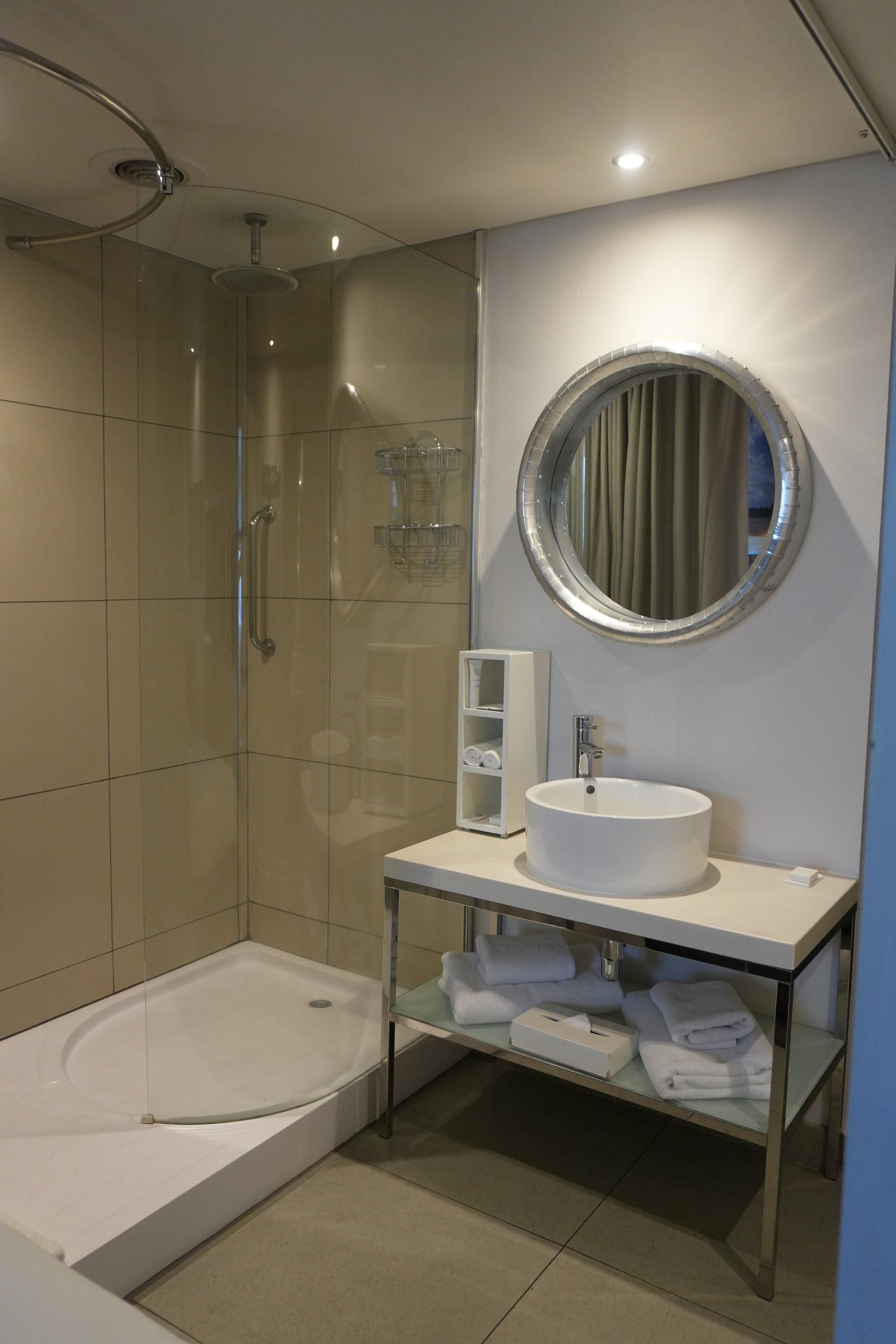 Adjacent Room Bathroom Protea OR Tambo.JPG