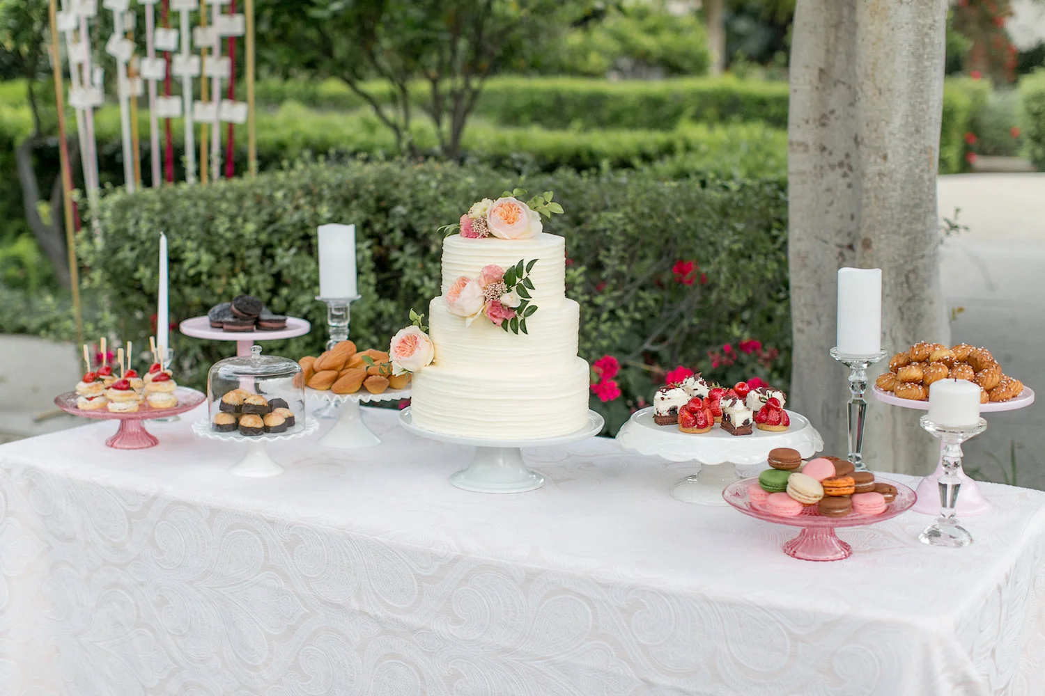 Garden rose decorated cake by San Diego wedding florist, Compass Floral.