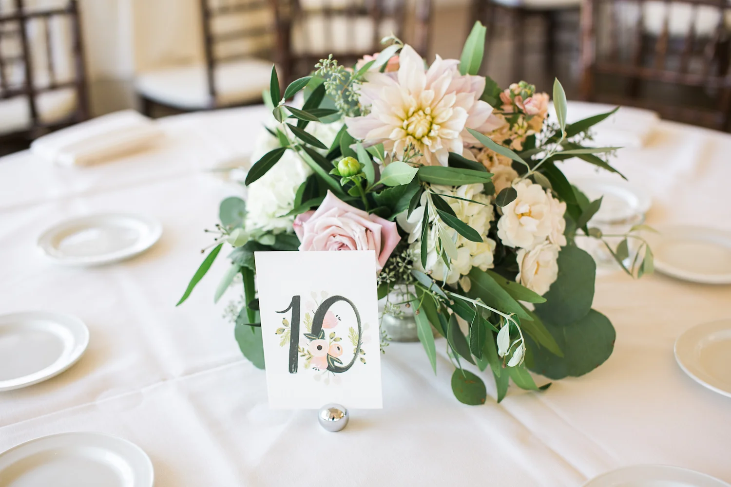 Carmel Mountain Ranch Country Club. Cafe au lait dahlia centerpiece. Blush & ivory, garden romantic wedding by San Diego wedding florist, Compass Floral. Brandi Welles Photography.