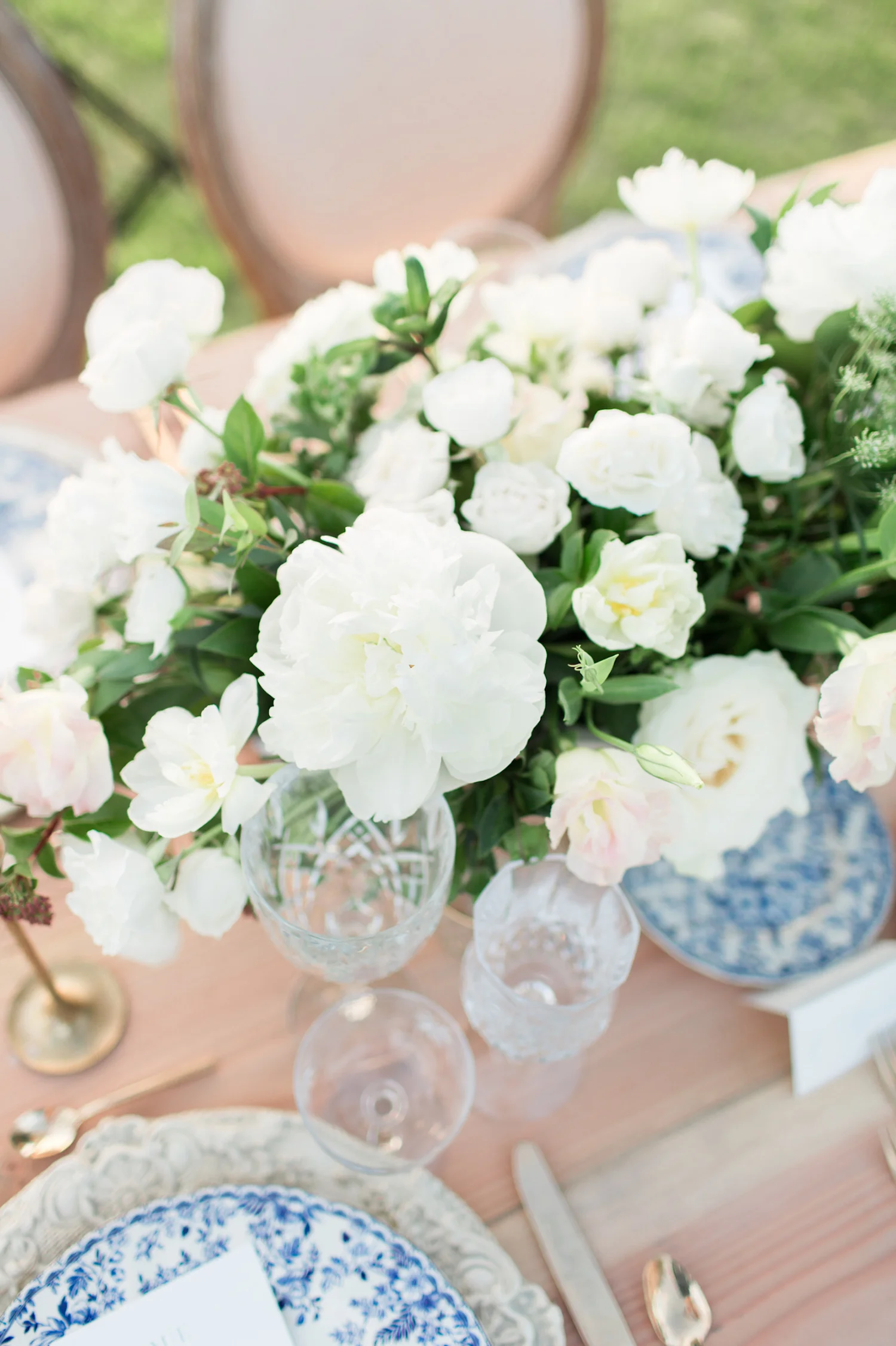 White peony & garden rose centerpiece | Rancho Valencia Weddings | Rancho Santa Fe | Compass Floral | Wedding Florist in San Diego and Southern California | Cavin Elizabeth Photography