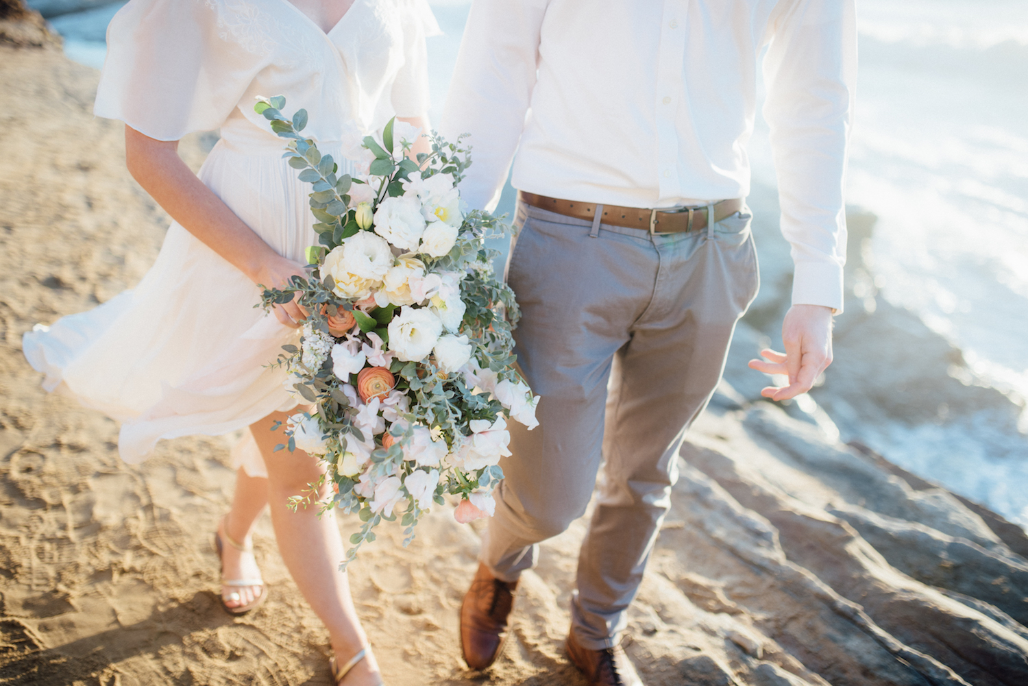 Beach anniversary editorial by San Diego florist, Compass Floral // Eva Lin Photography.