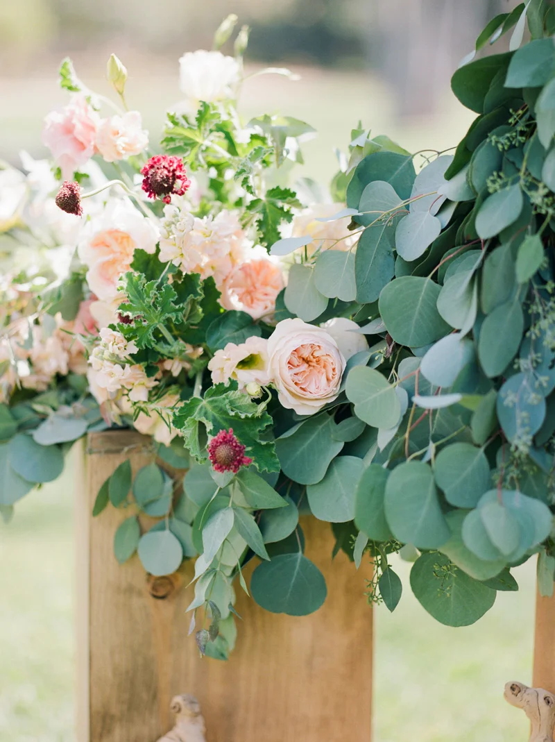 Wood pedestal ceremony flowers | Anthropologie inspired private estate wedding | Compass Floral | Wedding Florist in San Diego and Southern California | Shane & Lauren Photo
