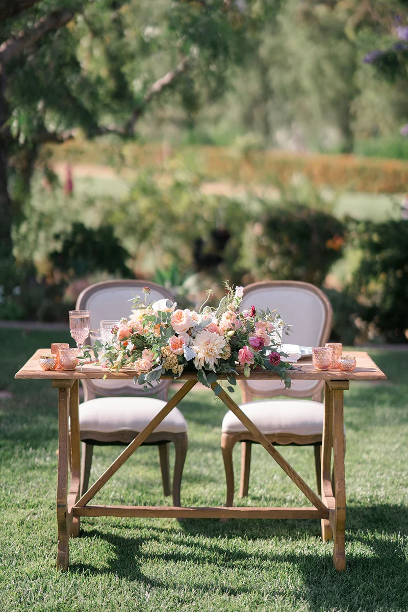 Blush & Peach sweetheart table florals | Anthropologie inspired private estate wedding | Compass Floral | Wedding Florist in San Diego and Southern California | Shane & Lauren Photo