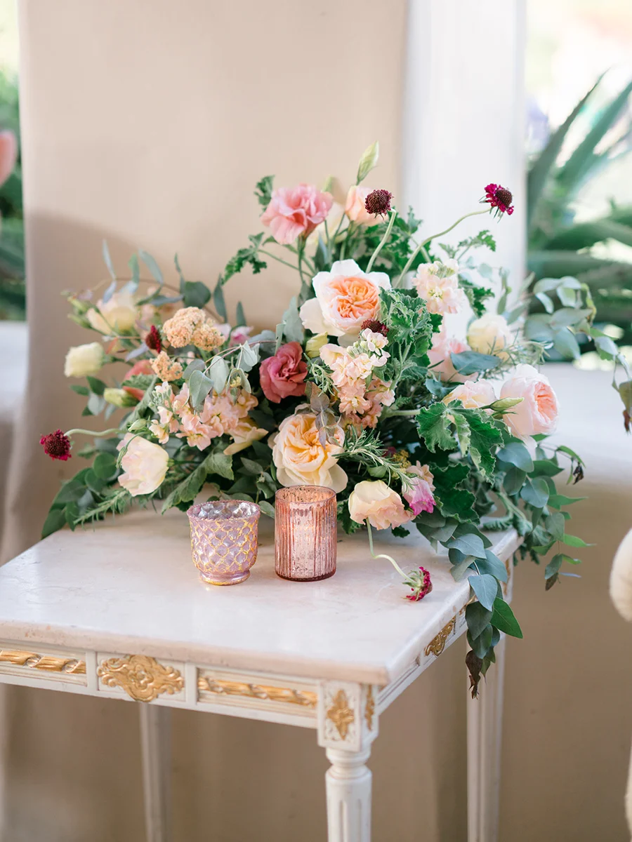 Blush & peach garden rose & dahlia wedding centerpiece | Anthropologie inspired private estate wedding | Compass Floral | Wedding Florist in San Diego and Southern California | Shane & Lauren Photo