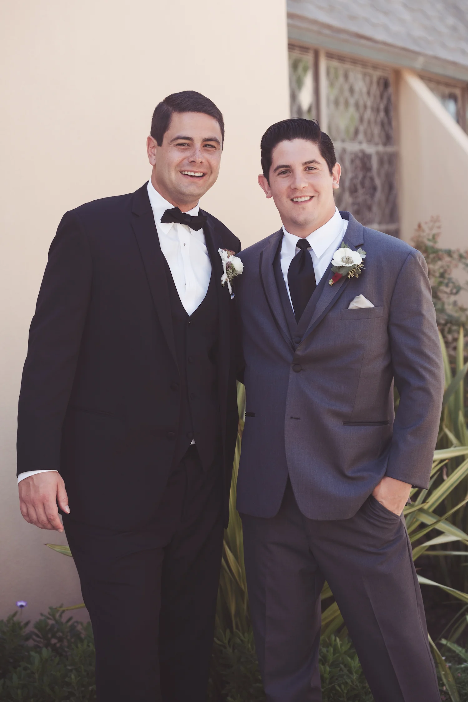 Groom and groomsmen in gray suit | Estancia Weddings | Compass Floral Design | Wedding Florist in San Diego and Southern California | Brit Jaye Photography