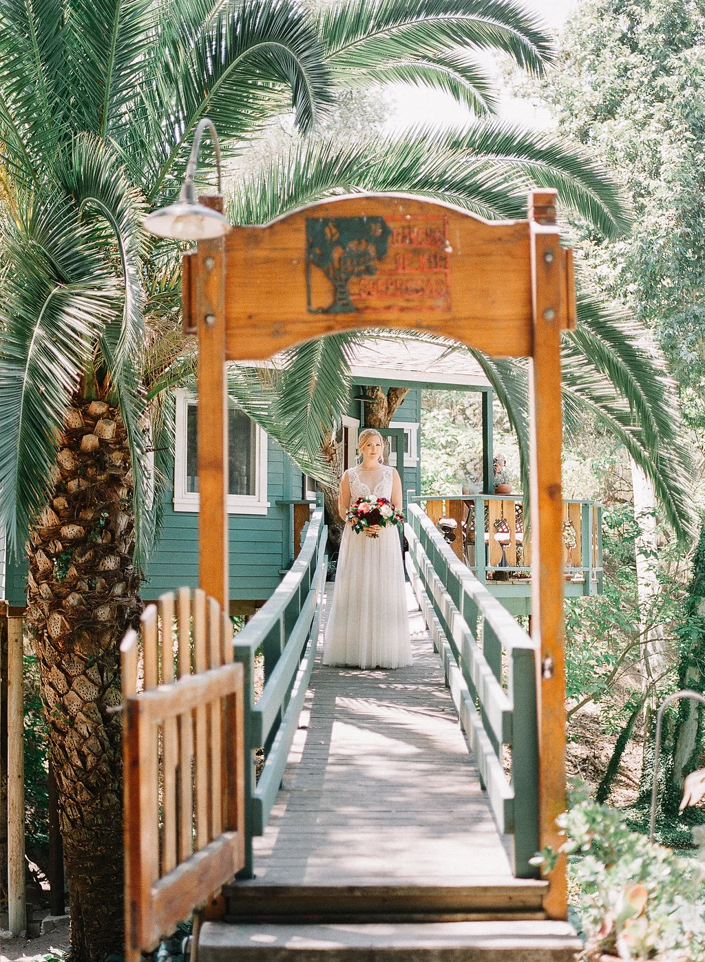 Bridal portrait| Fallbrook Treehouse | Compass Floral | Wedding Florist in San Diego and Southern California | Allie Lindsey Photography