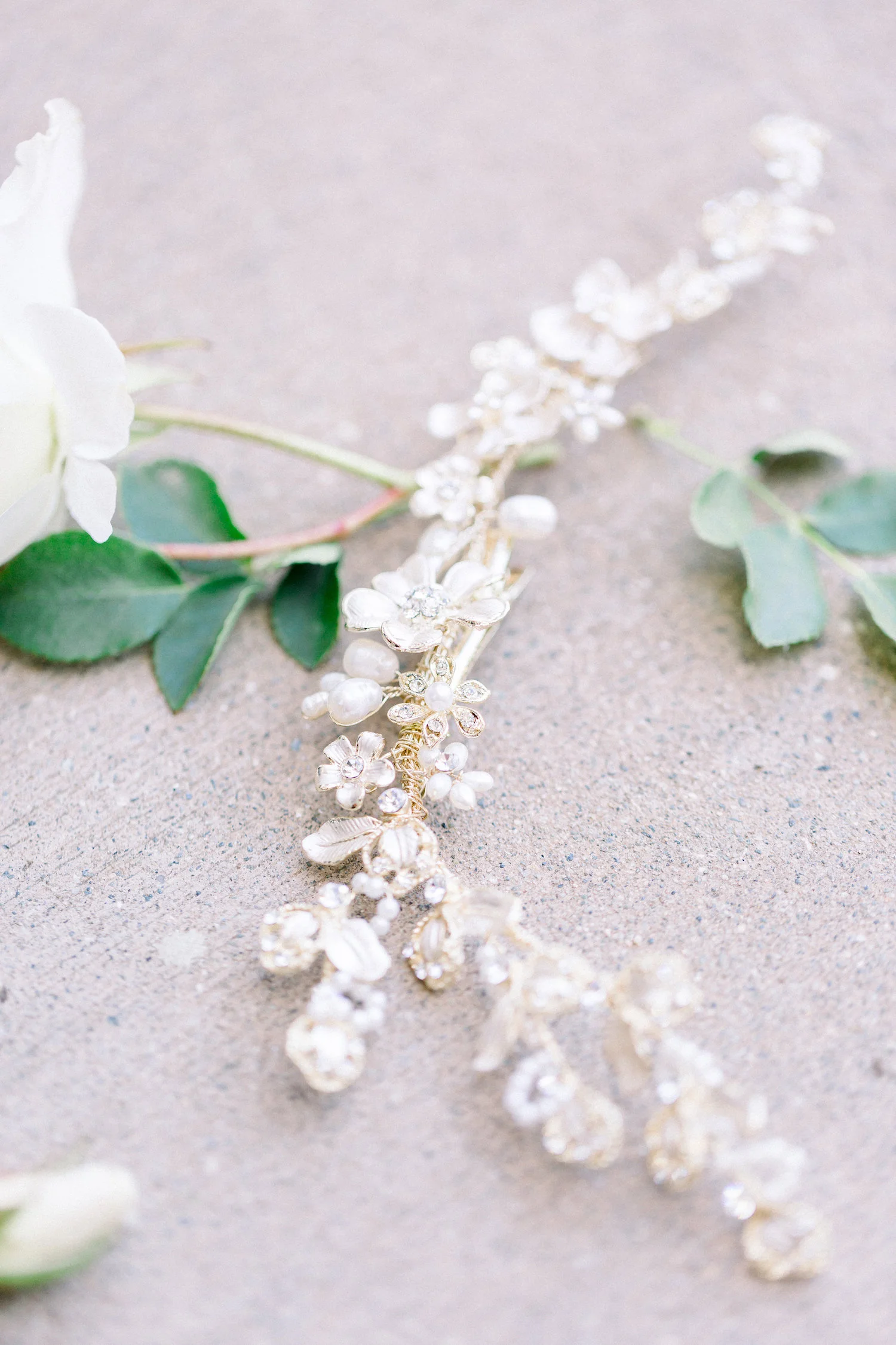Elegant wedding hair accessory | Temecula Creek Inn | Compass Floral | Wedding Florist in San Diego and Southern California | Pauline Conway Photography