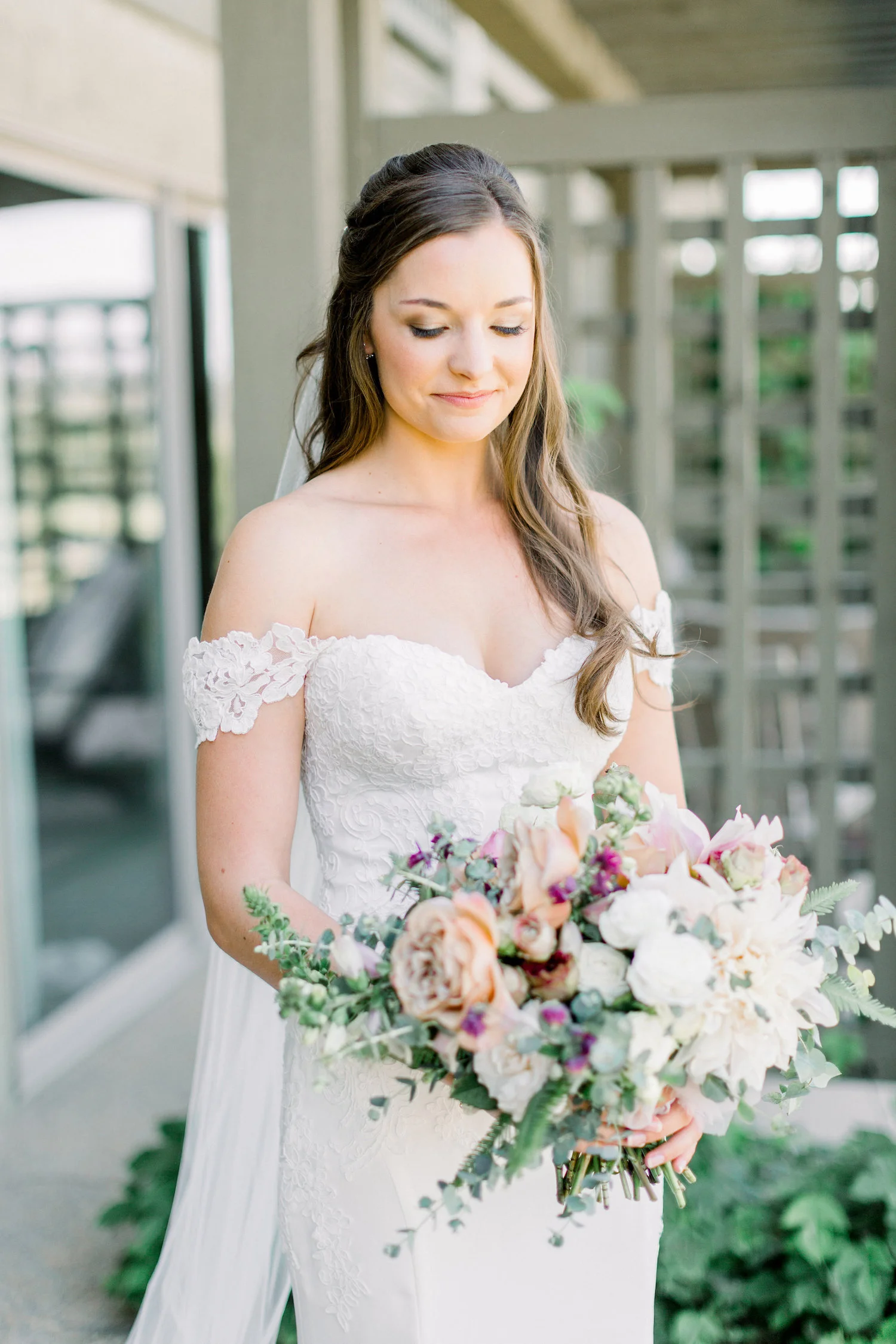 White, blush and mauve bridal bouquet | Temecula Creek Inn | Compass Floral | Wedding Florist in San Diego and Southern California | Pauline Conway Photography