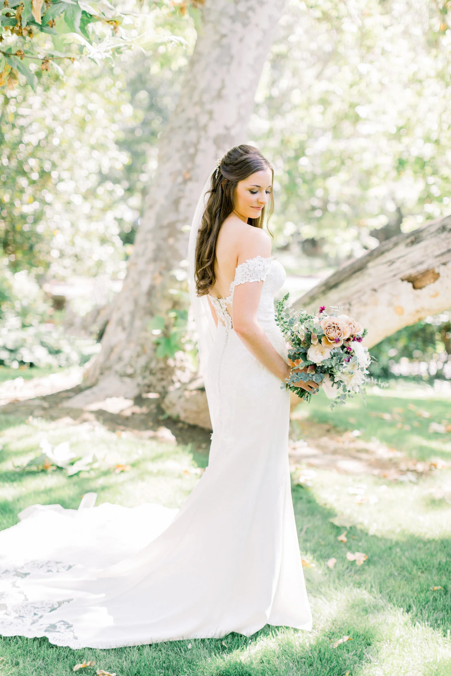 Off the shoulder wedding dress | Temecula Creek Inn | Compass Floral | Wedding Florist in San Diego and Southern California | Pauline Conway Photography