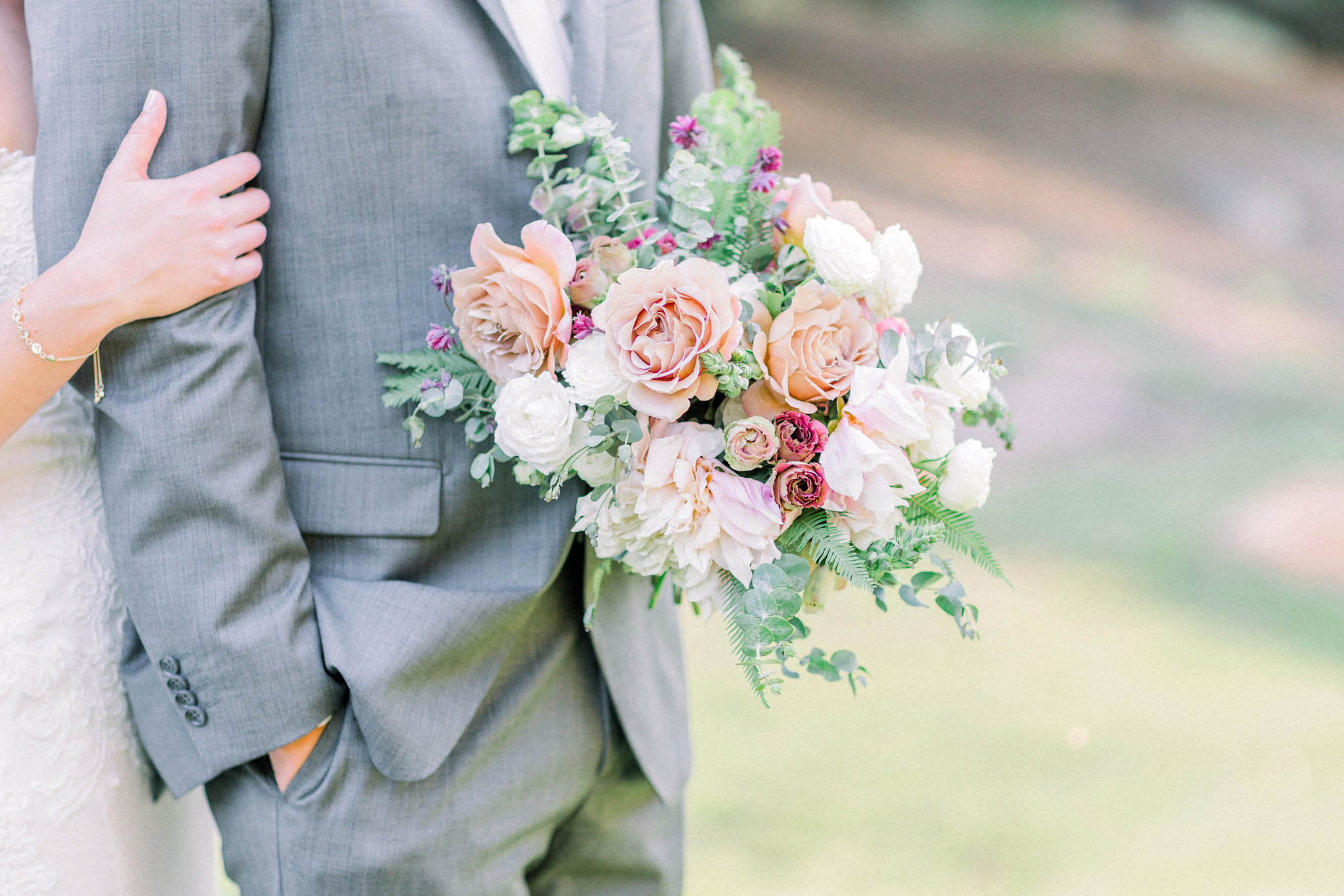 Dusty rose, blush and ivory wedding flowers | Temecula Creek Inn | Compass Floral | Wedding Florist in San Diego and Southern California | Pauline Conway Photography