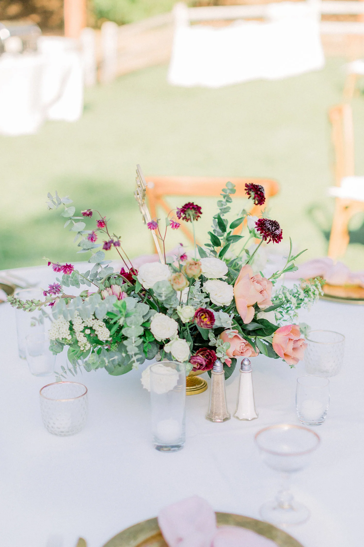 Ivory, blush and burgundy wedding centerpiece | Temecula Creek Inn | Compass Floral | Wedding Florist in San Diego and Southern California | Pauline Conway Photography