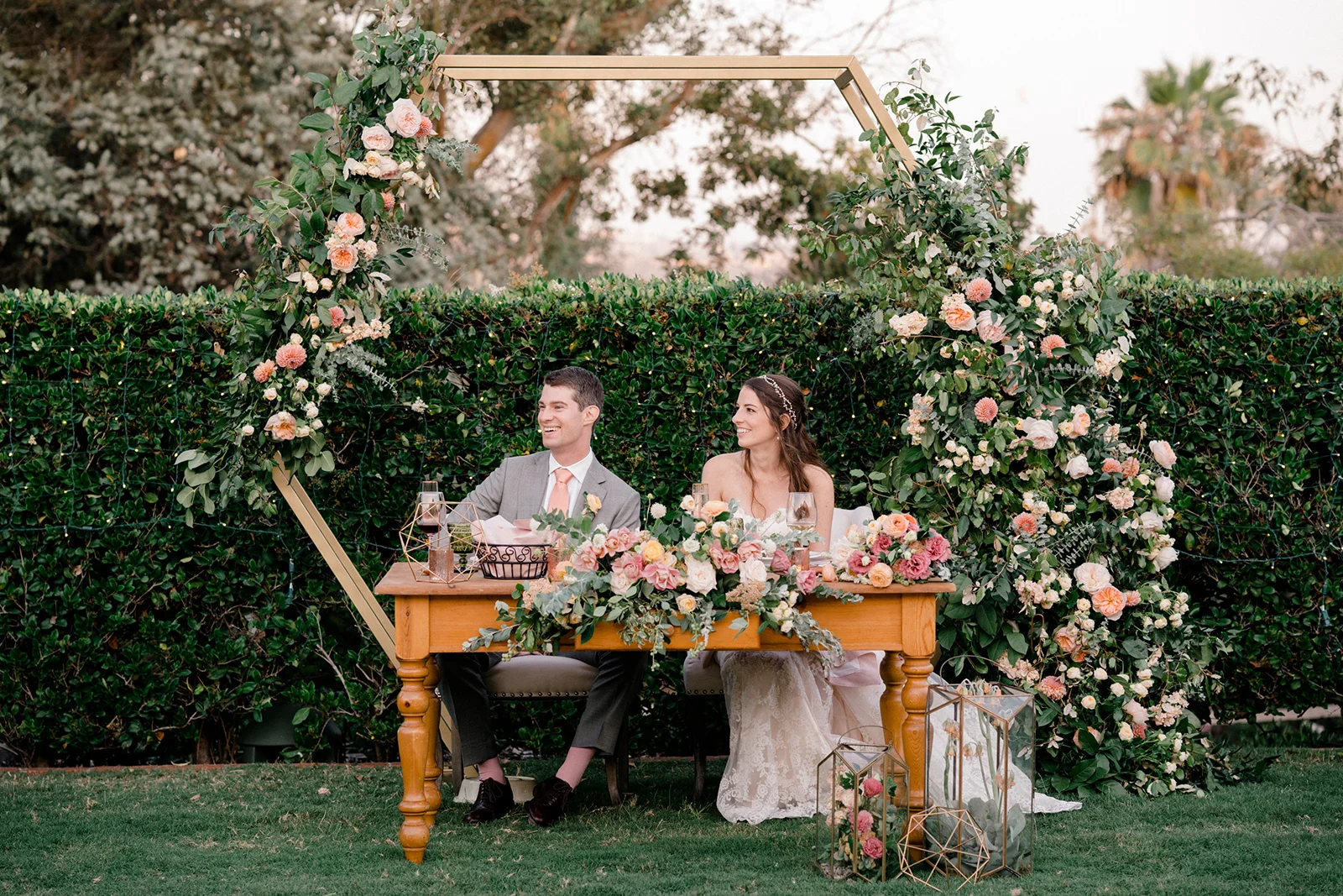 Geometric sweetheart table backdrop | The Inn at Rancho Santa Fe | Compass Floral | Wedding Florist in San Diego and Southern California | Shane and Lauren Photography