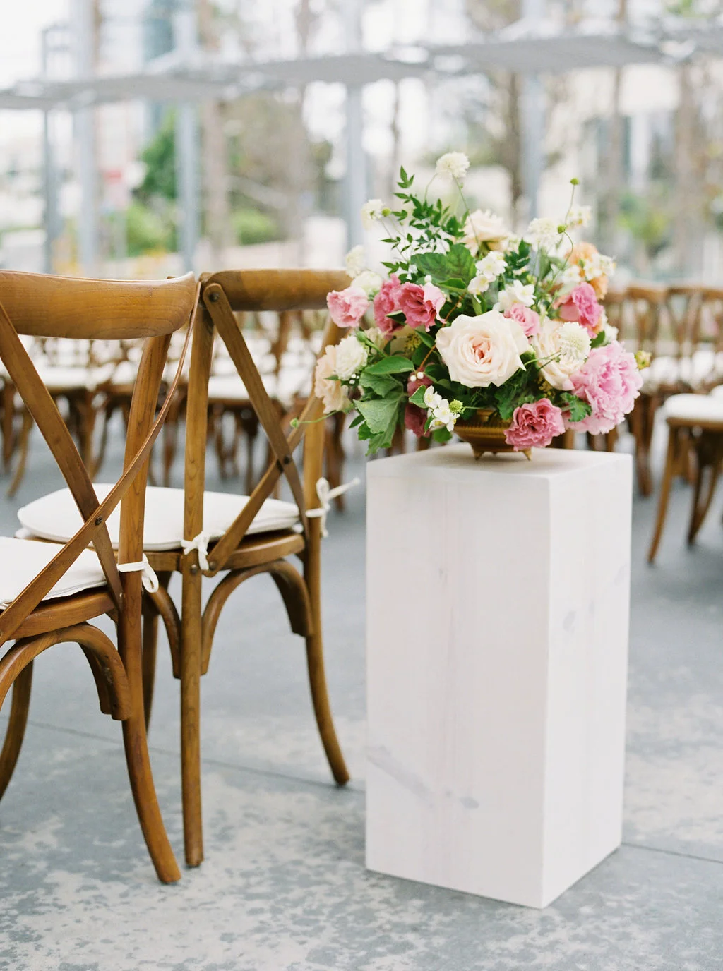 Wedding ceremony pedestal florals | The New Children’s Museum | Compass Floral | Wedding Florist in San Diego and Southern California | Meiwen Wang Photography