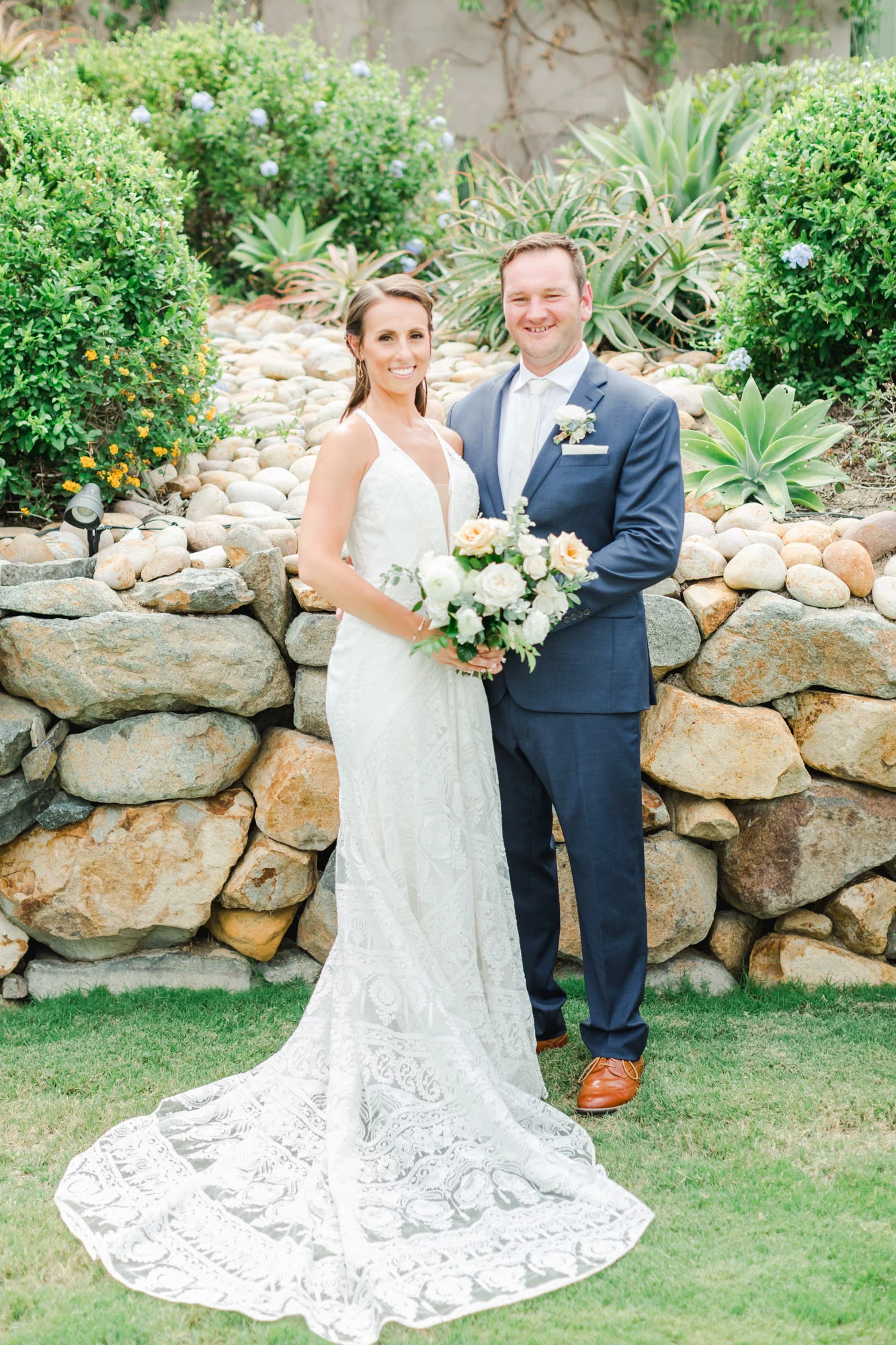 Bride and groom portrait | The Santaluz Club | Compass Floral | Wedding Florist in San Diego and Southern California | Cavin Elizabeth Photography