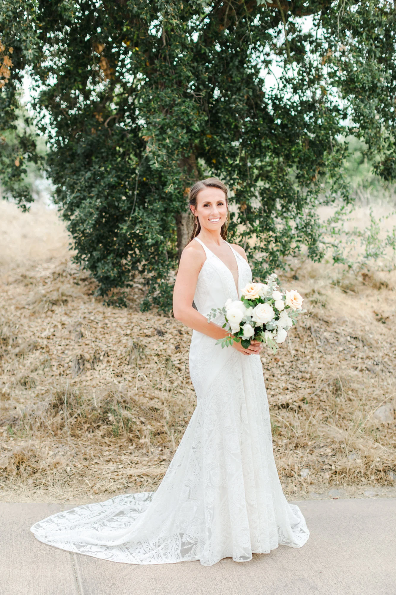Outdoor bridal portrait | The Santaluz Club | Compass Floral | Wedding Florist in San Diego and Southern California | Cavin Elizabeth Photography