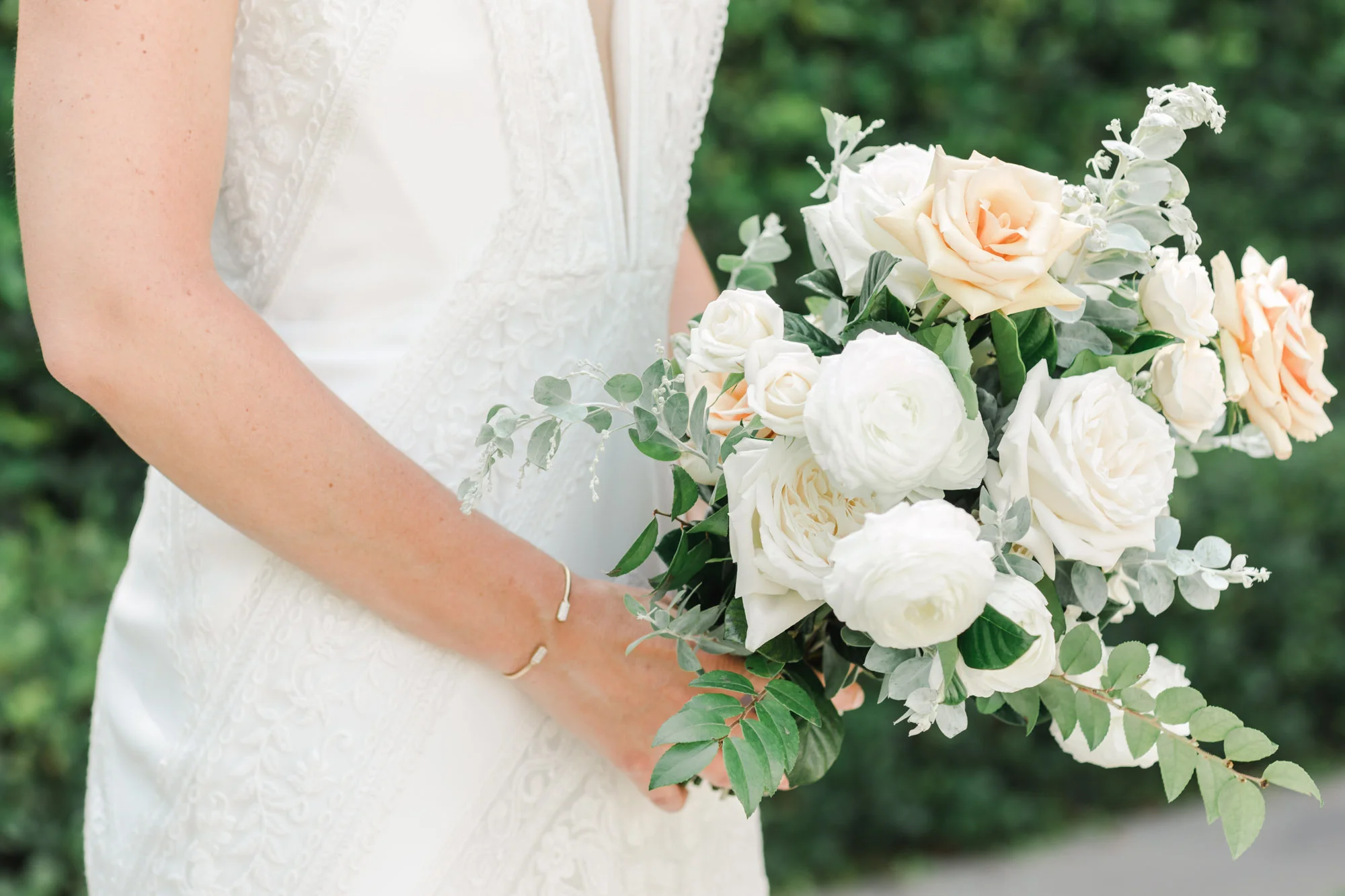 White, tan and light blue wedding flowers | The Santaluz Club | Compass Floral | Wedding Florist in San Diego and Southern California | Cavin Elizabeth Photography