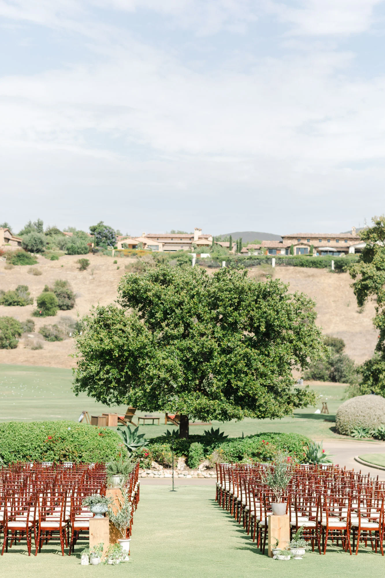 Laid back out door San Diego wedding venue | The Santaluz Club | Compass Floral | Wedding Florist in San Diego and Southern California | Cavin Elizabeth Photography