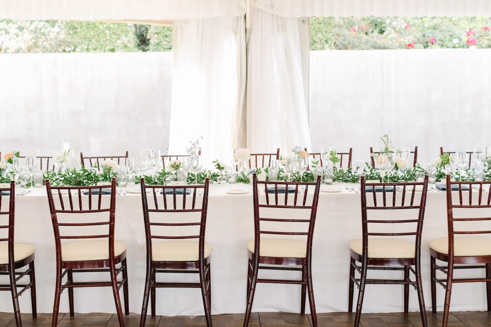 Kings table for wedding | The Santaluz Club | Compass Floral | Wedding Florist in San Diego and Southern California | Cavin Elizabeth Photography