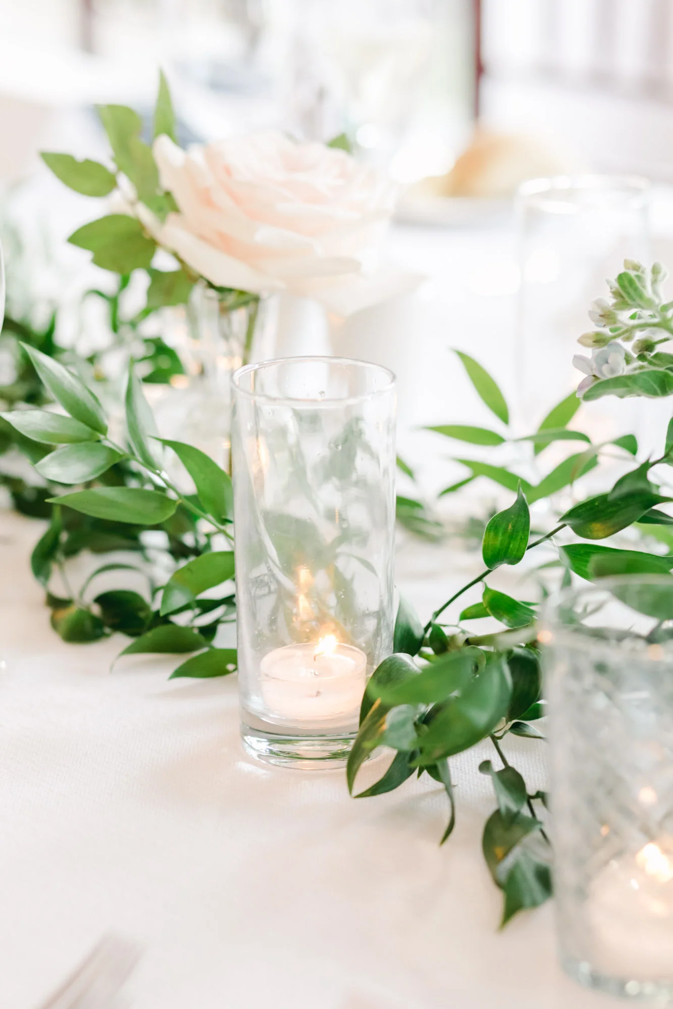 Garland wedding centerpiece | The Santaluz Club | Compass Floral | Wedding Florist in San Diego and Southern California | Cavin Elizabeth Photography