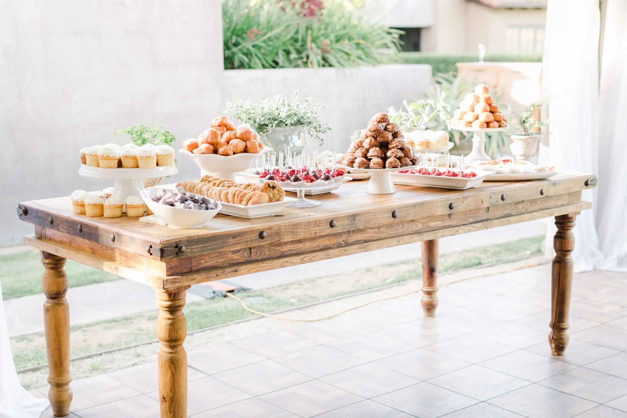Wedding dessert table | The Santaluz Club | Compass Floral | Wedding Florist in San Diego and Southern California | Cavin Elizabeth Photography