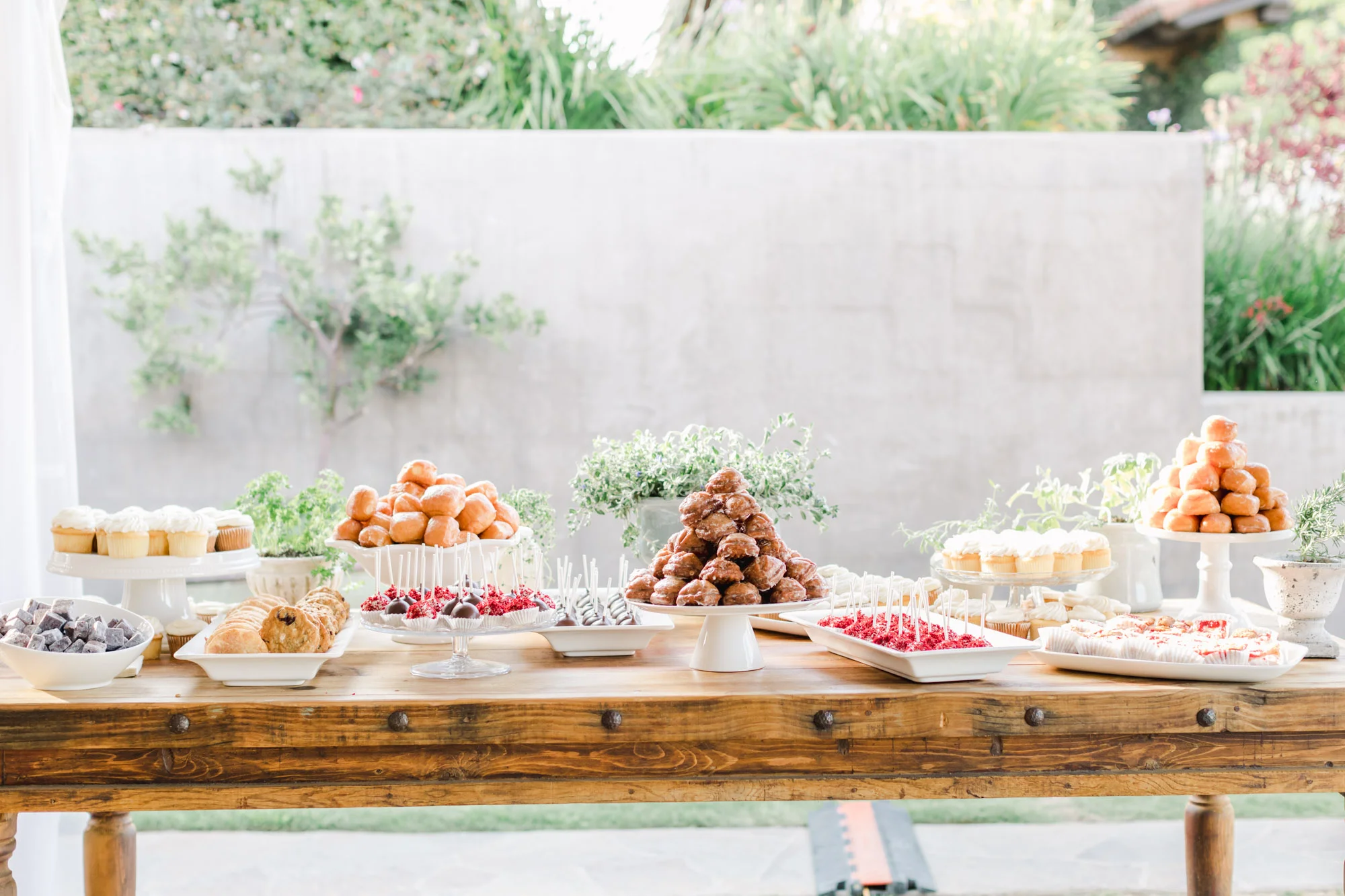 Wedding dessert table | The Santaluz Club | Compass Floral | Wedding Florist in San Diego and Southern California | Cavin Elizabeth Photography
